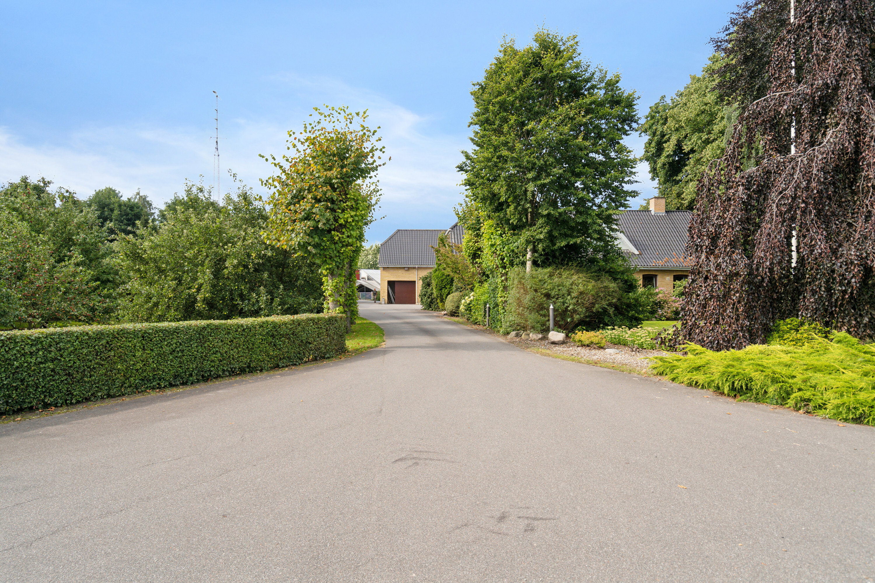 Fremhævet set fra vejen n38 & n40 billede i fuldskærmstilstand. Billede af Neversvej 40, 5690 Tommerup