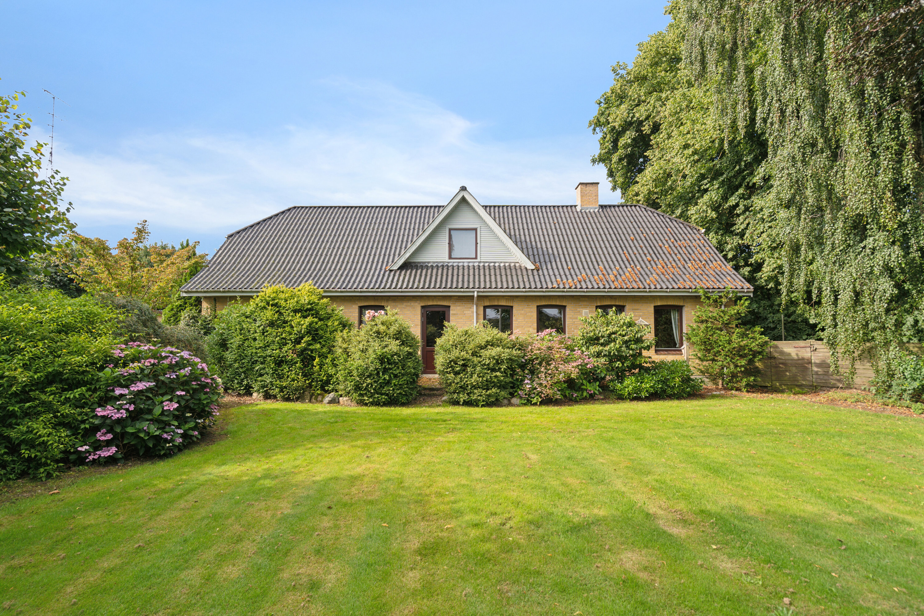 Fremhævet set fra haven n38 billede i fuldskærmstilstand. Billede af Neversvej 40, 5690 Tommerup