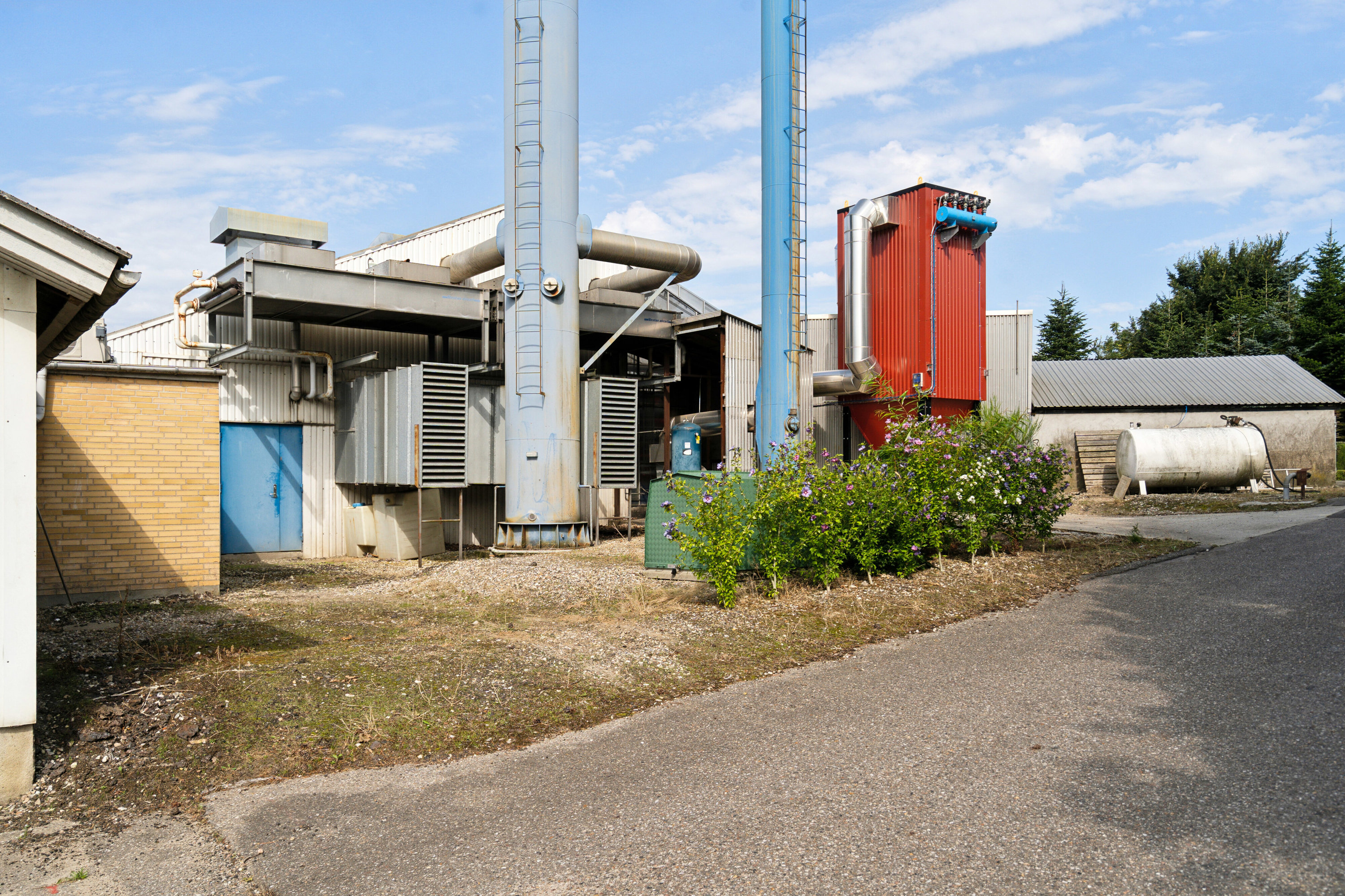 Fremhævet udendørs billede i fuldskærmstilstand. Billede af Neversvej 40, 5690 Tommerup