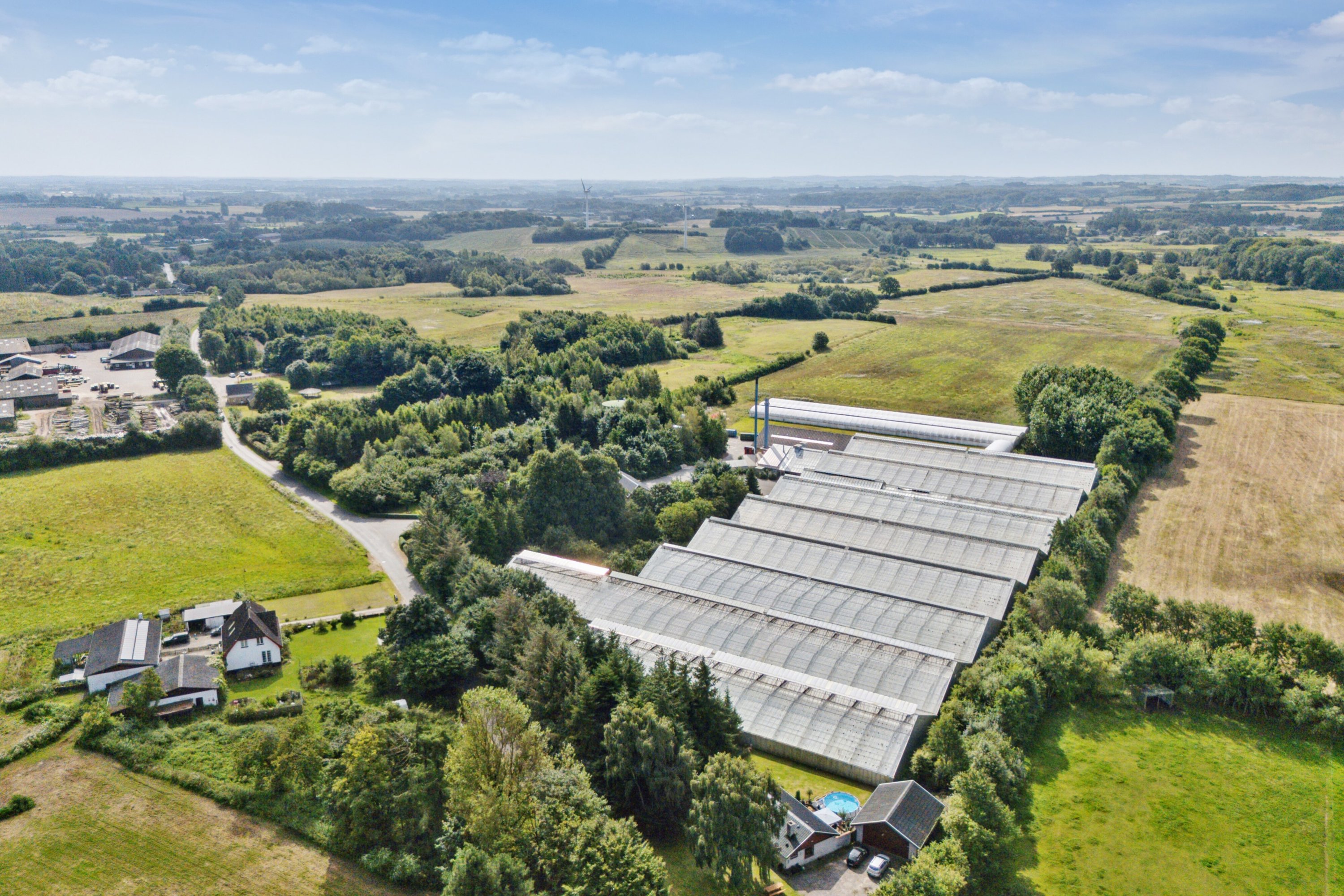 Fremhævet luftfoto fra nord billede i fuldskærmstilstand. Billede af Neversvej 40, 5690 Tommerup