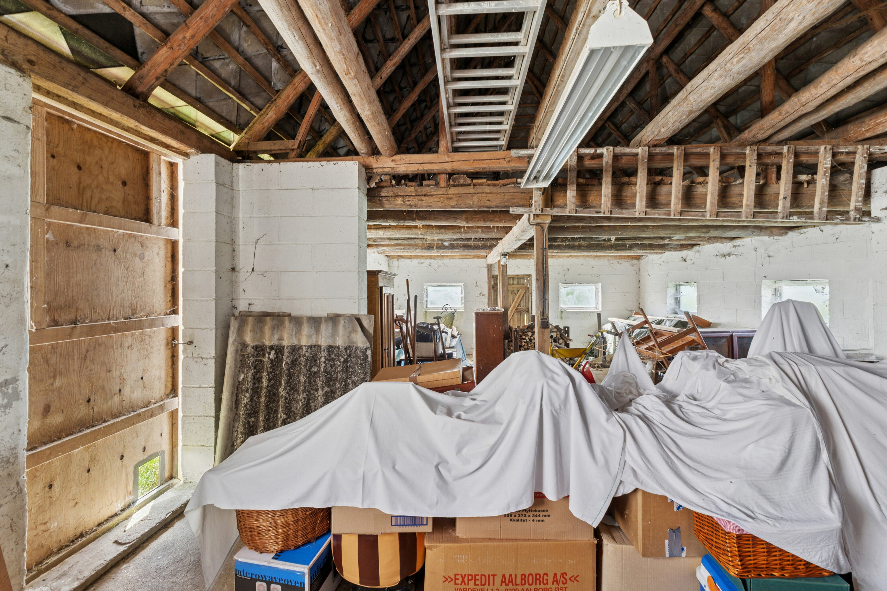 Fremhævet stald billede i fuldskærmstilstand. Billede af Toftevej 8, V Hæsinge, 5672 Broby