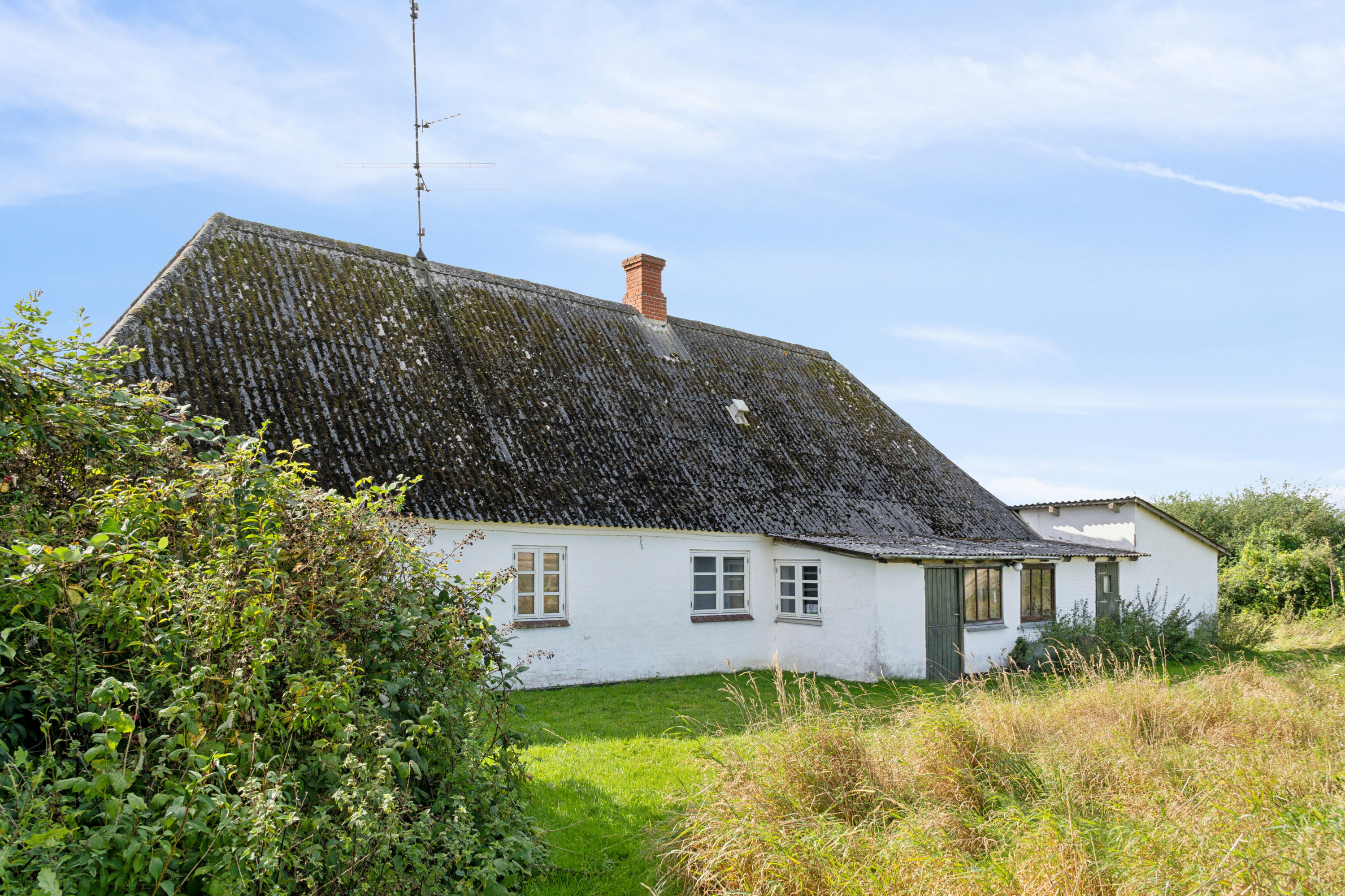 Fremhævet set fra haven billede i fuldskærmstilstand. Billede af Toftevej 8, V Hæsinge, 5672 Broby