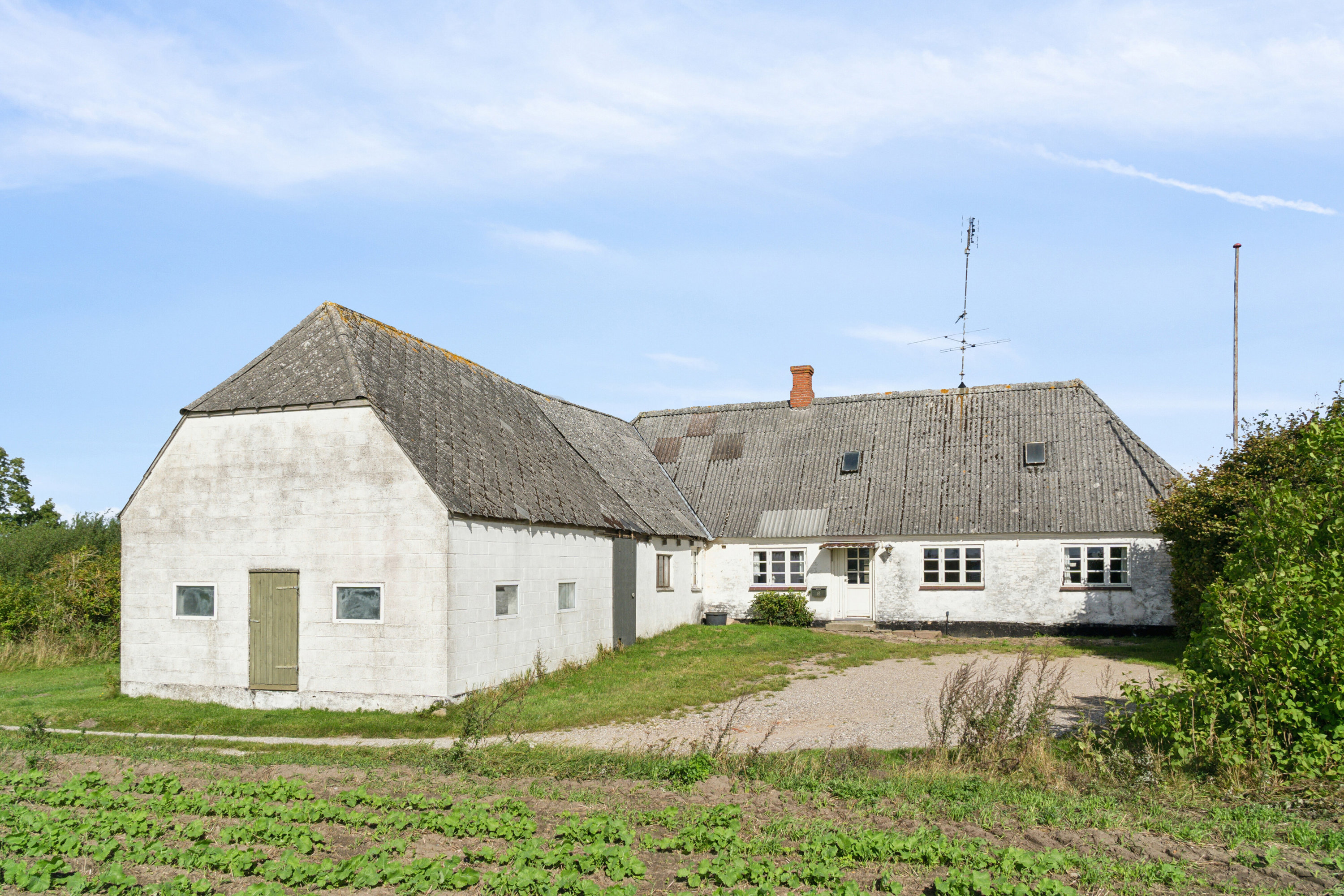 Miniaturebillede 1: set fra gårdsplads. Billede af Toftevej 8, V Hæsinge, 5672 Broby