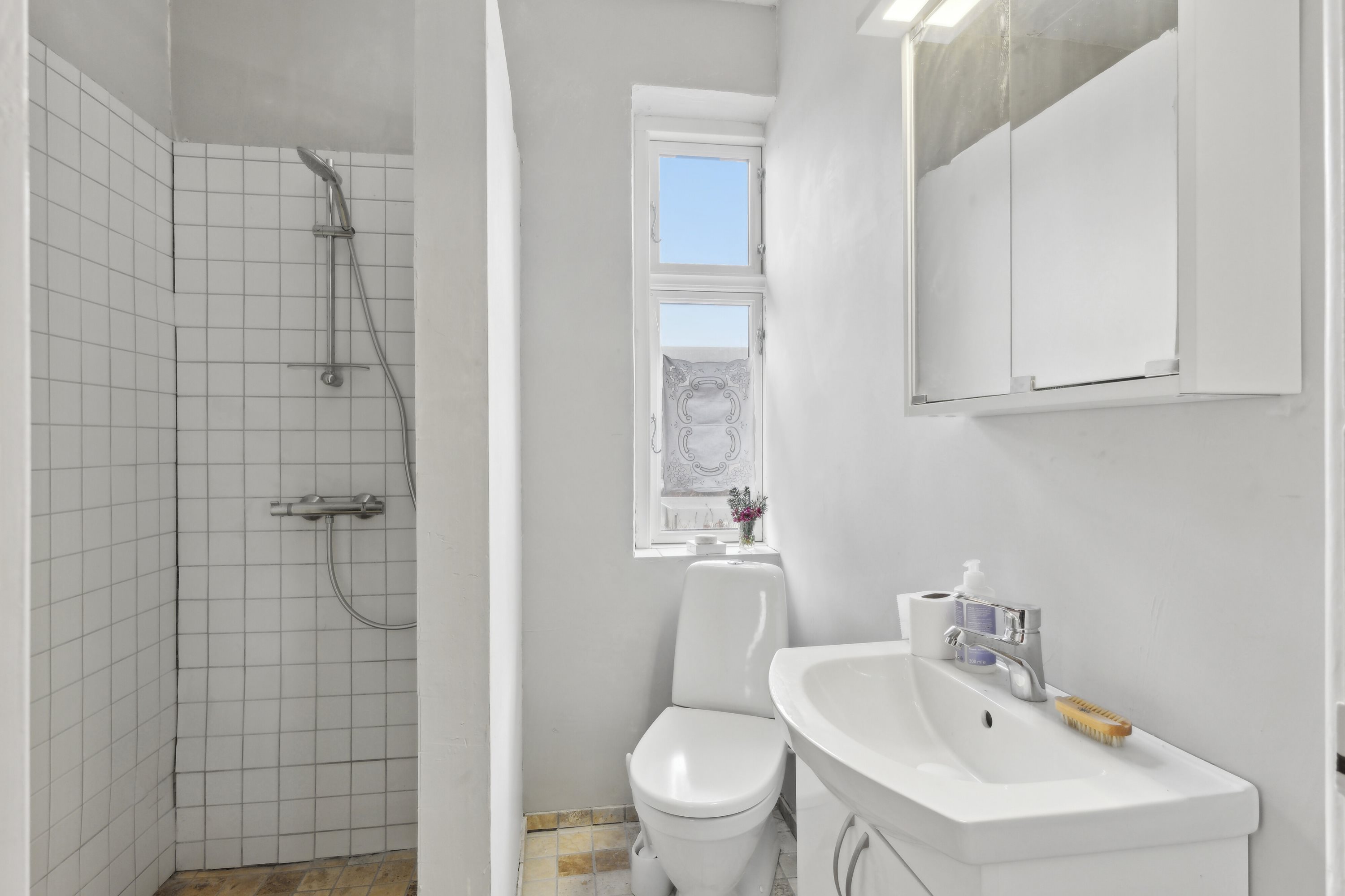 Fremhævet badeværelse billede i fuldskærmstilstand. Billede af Lunden 1, Everdrup, 4733 Tappernøje