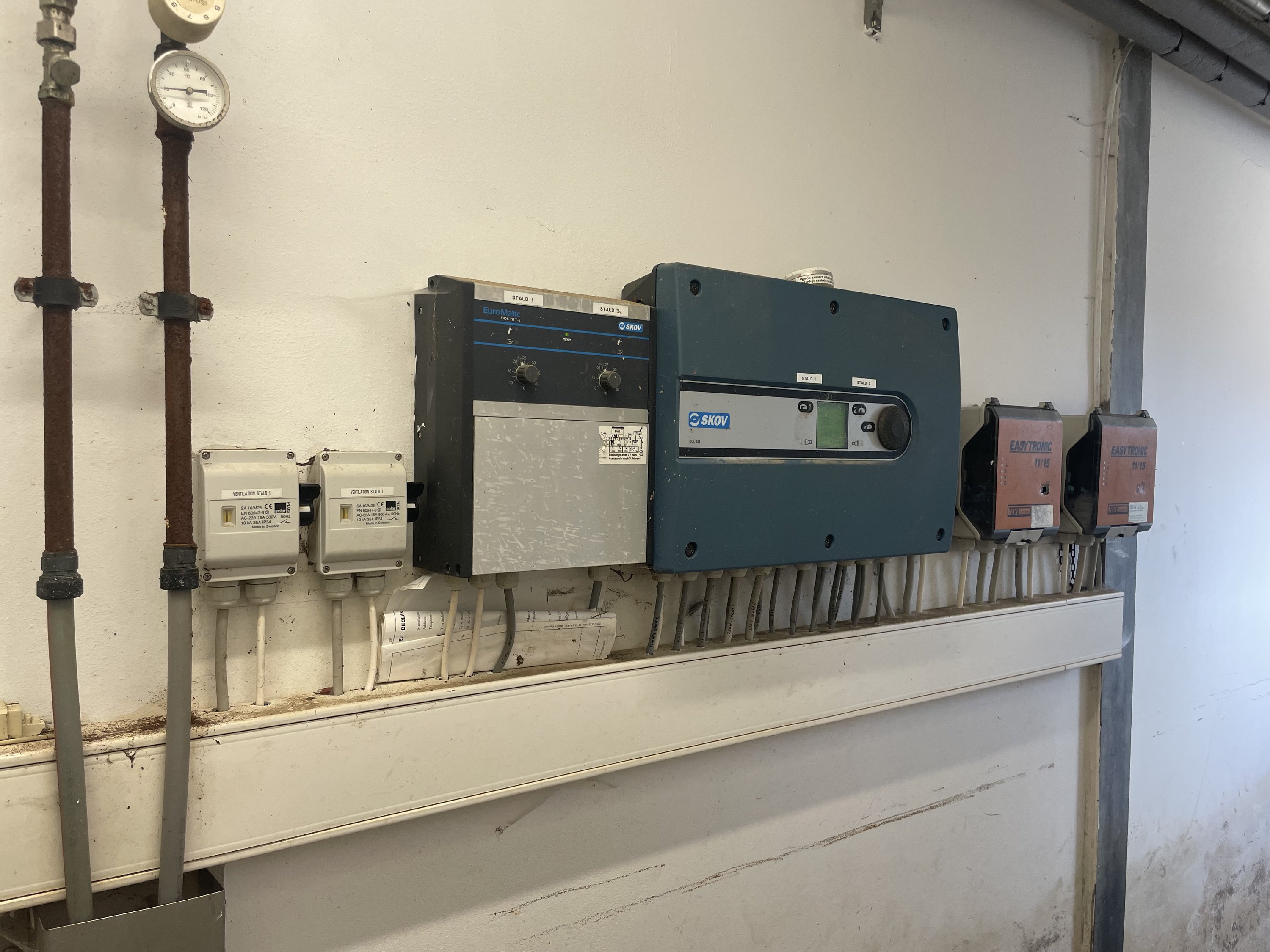 Fremhævet styring i svinestald billede i fuldskærmstilstand. Billede af Åbølvej 16, 6372 Bylderup-Bov