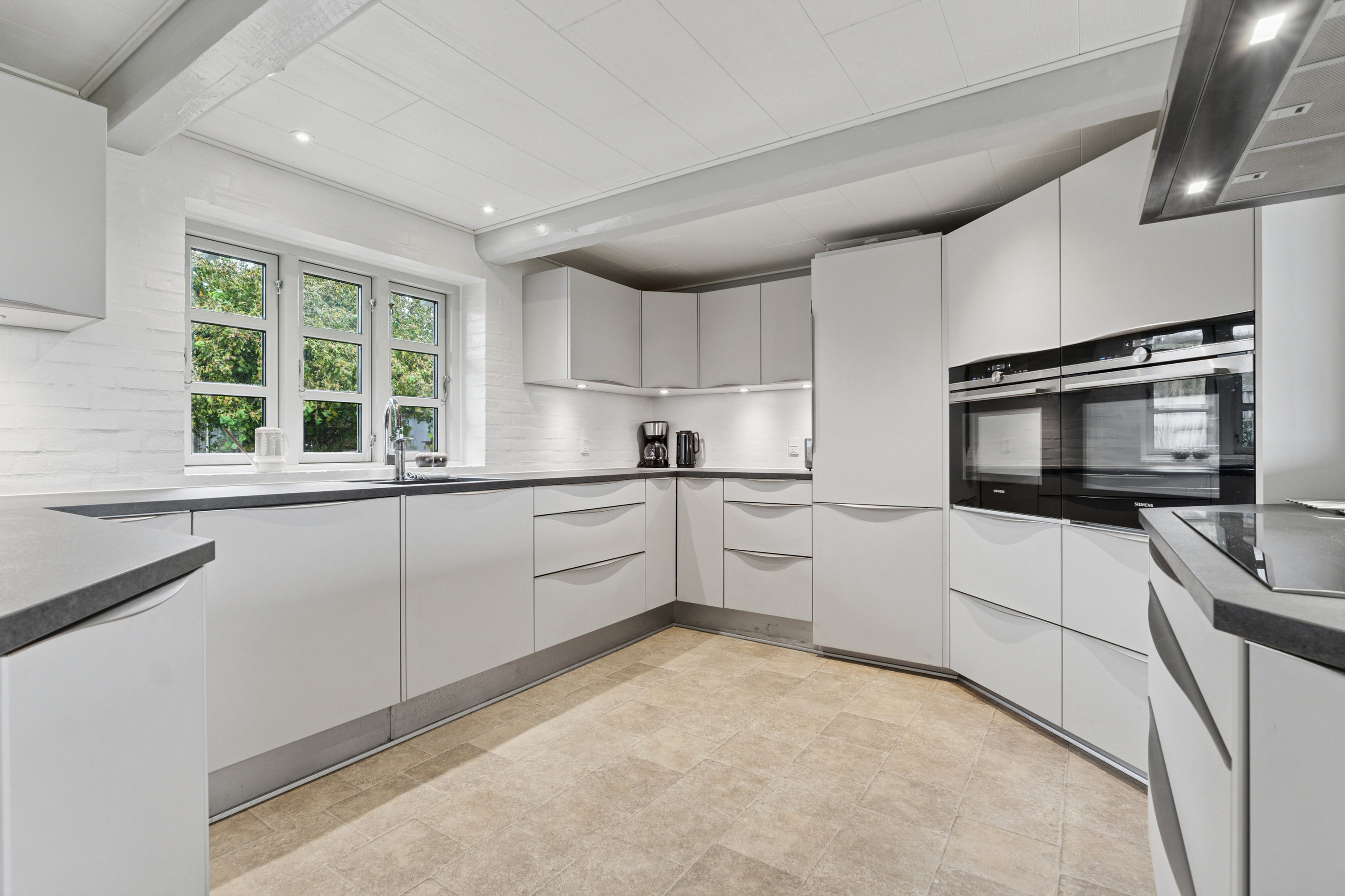 Fremhævet køkken billede i fuldskærmstilstand. Billede af Hovedvejen 18, Rynkeby, 5750 Ringe