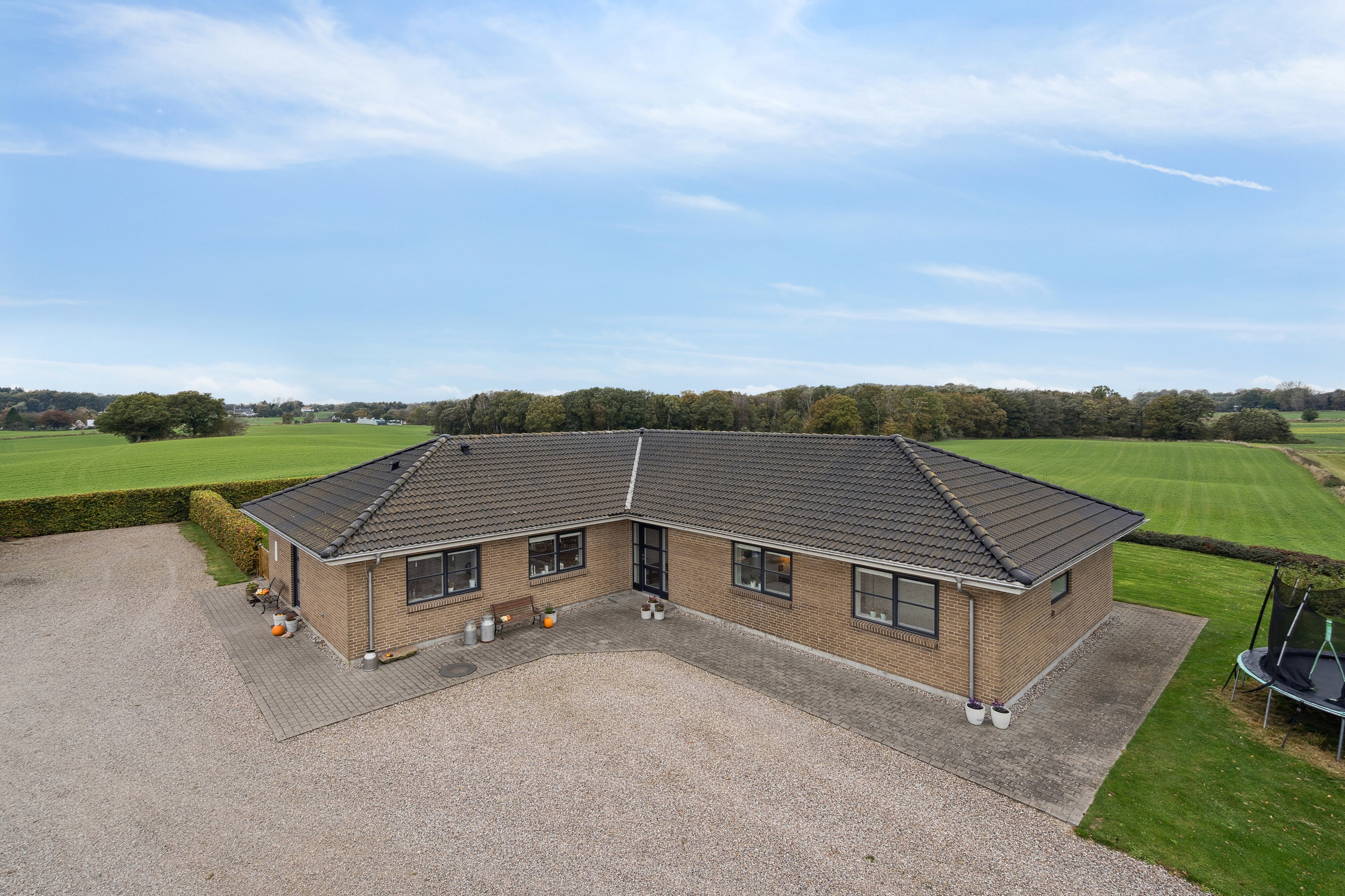 Miniaturebillede 1: set fra vejen. Billede af Stævningen 1, Egeskov, 5750 Ringe