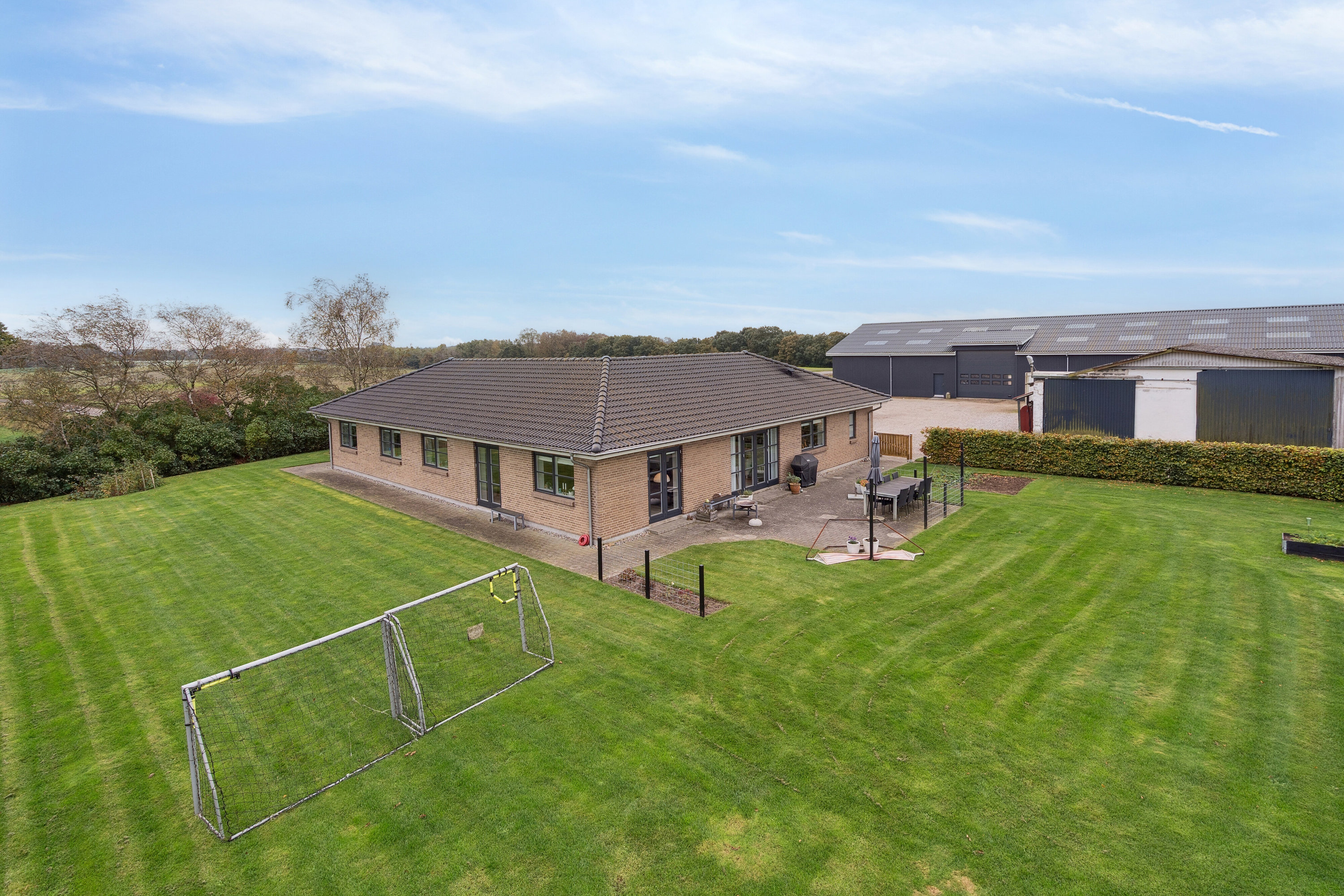 Fremhævet set fra haven billede i fuldskærmstilstand. Billede af Stævningen 1, Egeskov, 5750 Ringe