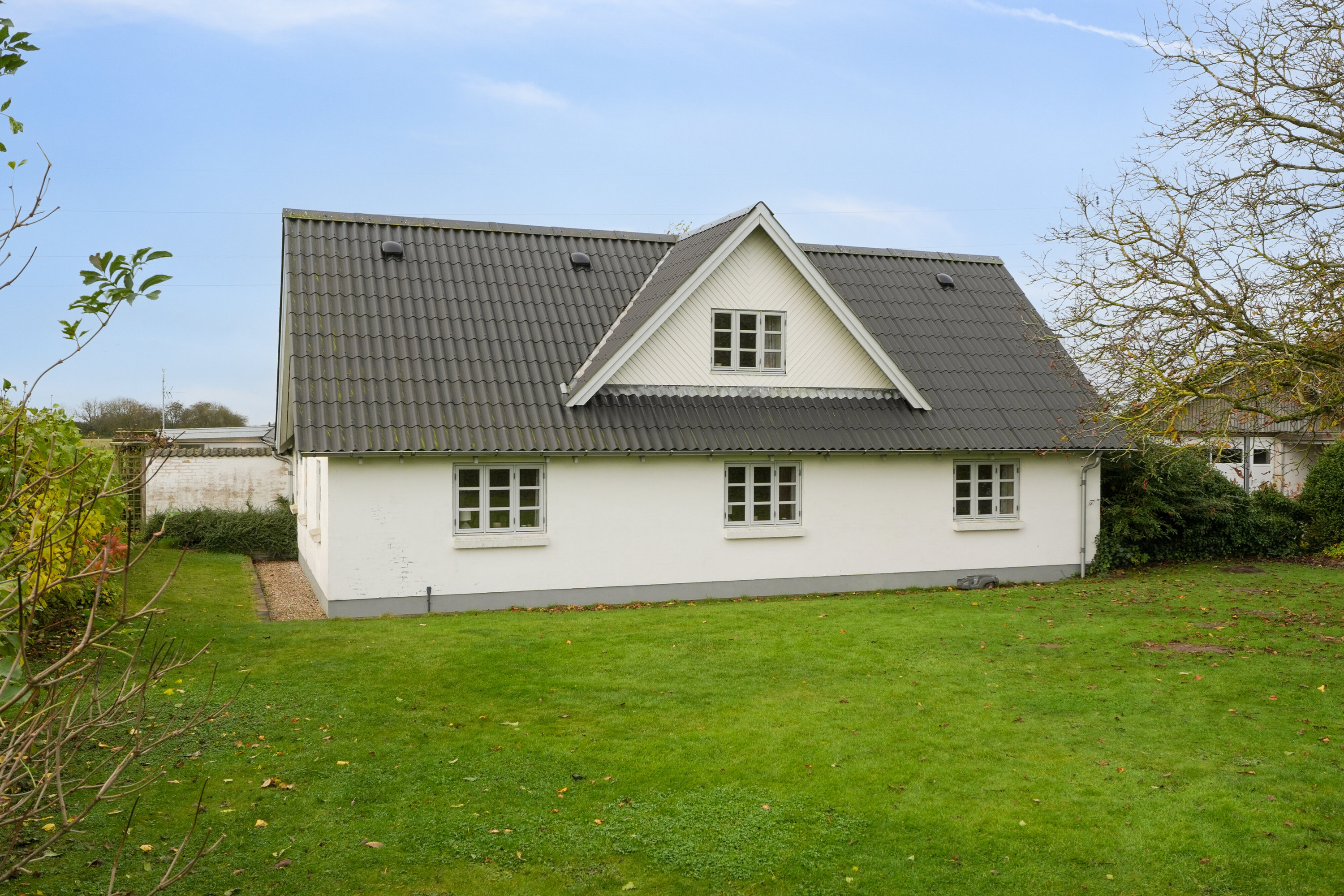 Fremhævet set fra haven billede i fuldskærmstilstand. Billede af Hovedvejen 18, Rynkeby, 5750 Ringe