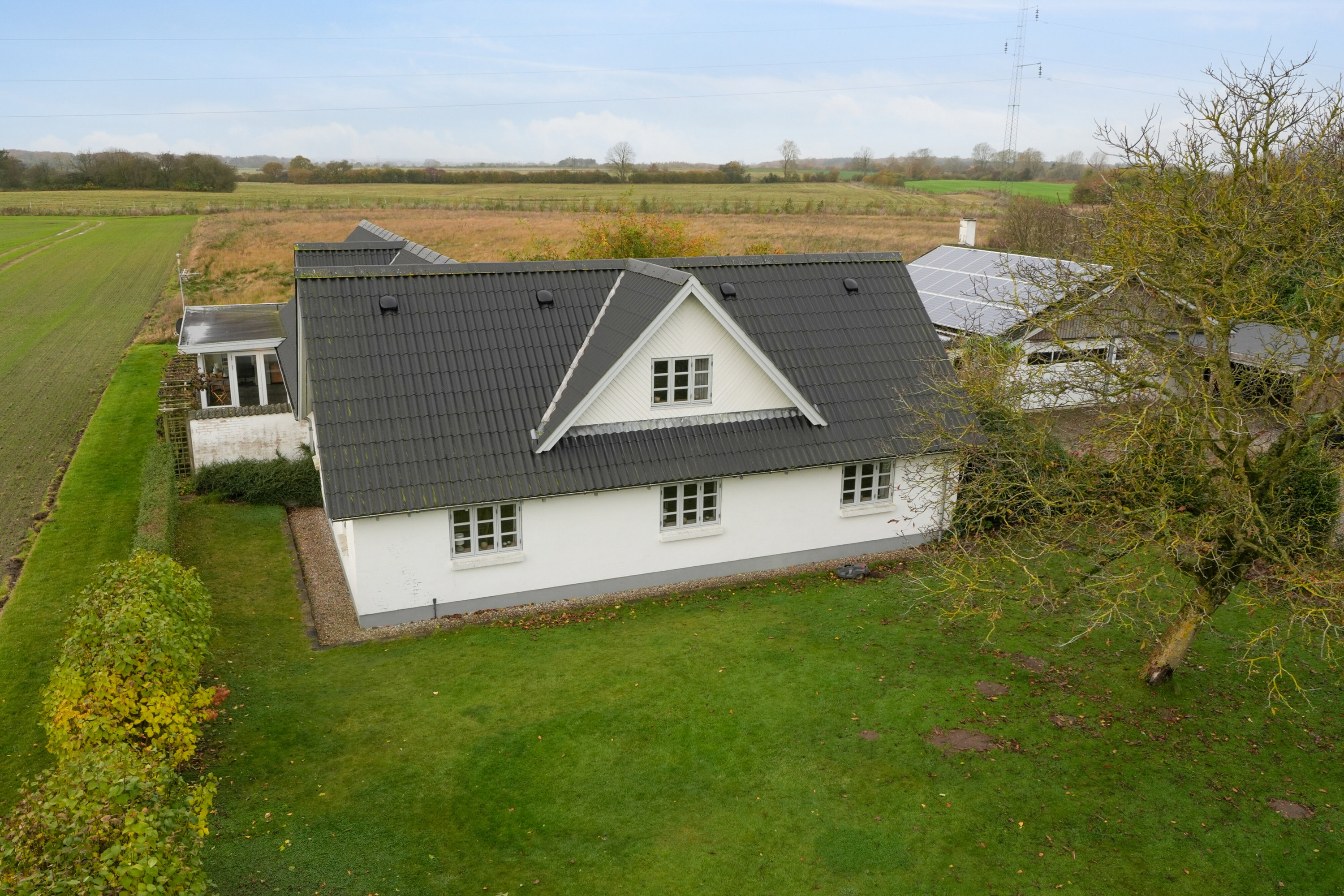 Fremhævet set fra haven billede i fuldskærmstilstand. Billede af Hovedvejen 18, Rynkeby, 5750 Ringe