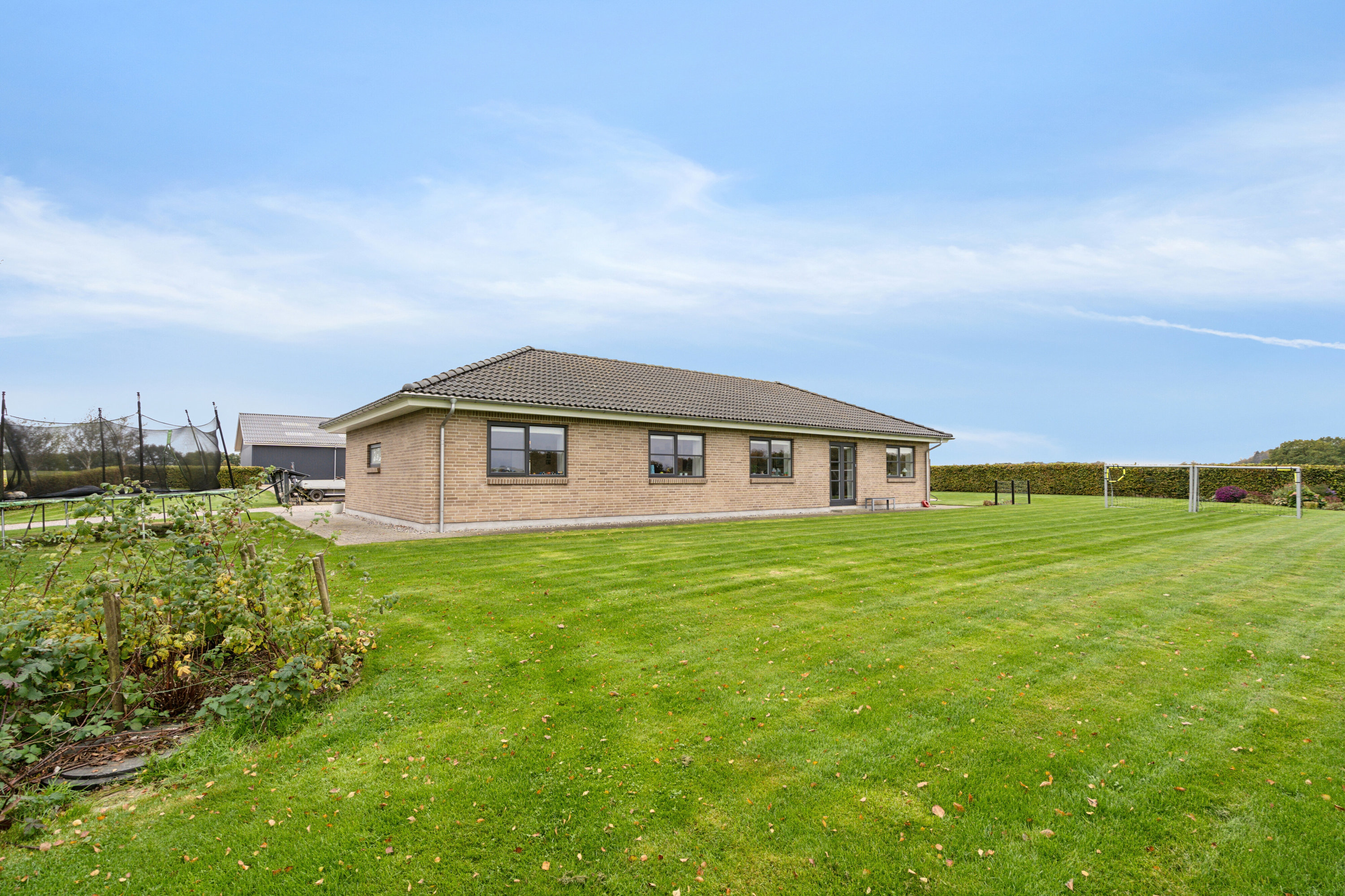 Fremhævet set fra haven billede i fuldskærmstilstand. Billede af Stævningen 1, Egeskov, 5750 Ringe