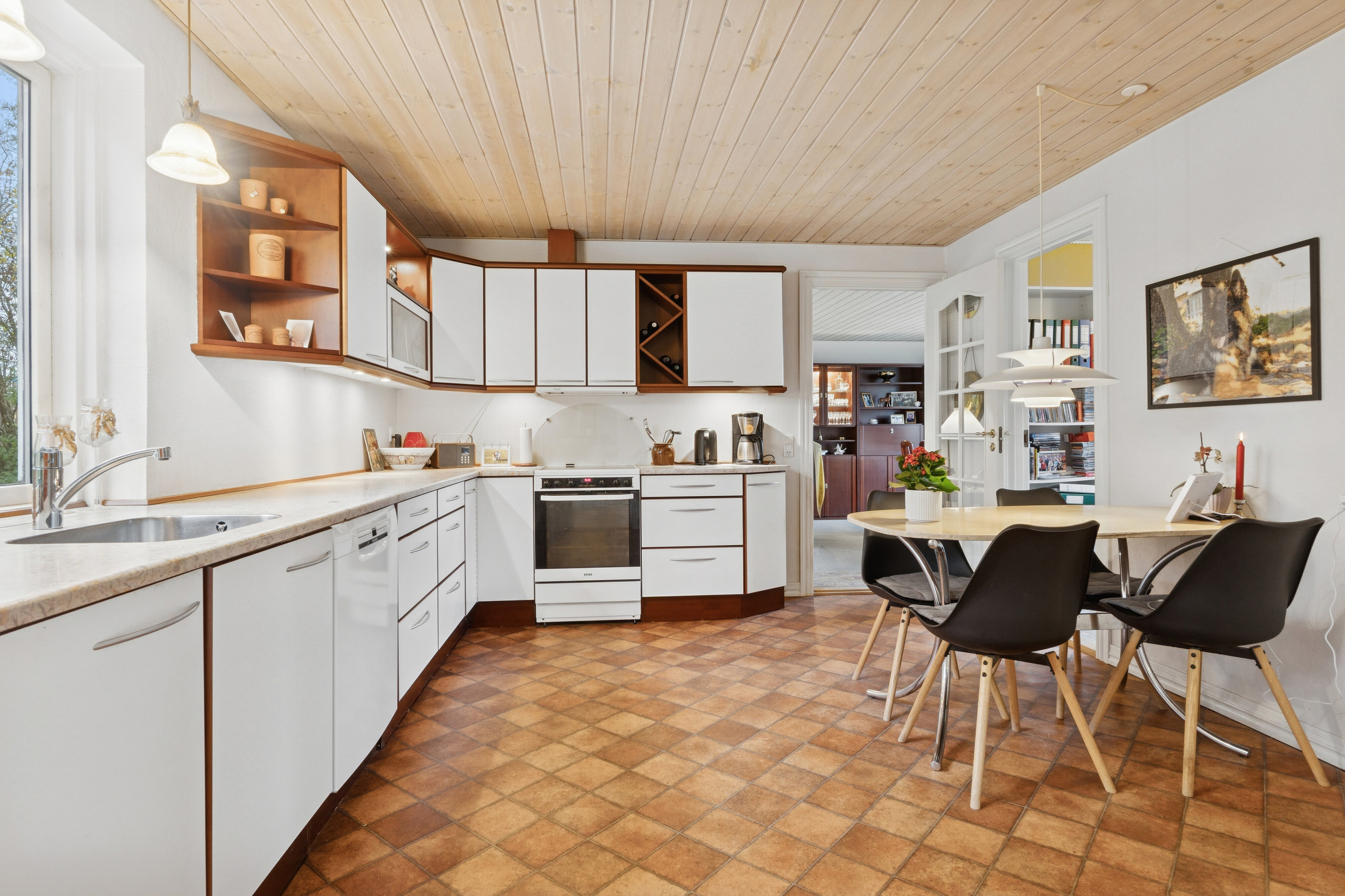 Fremhævet køkken billede i fuldskærmstilstand. Billede af Højstrupvej 24, 9750 Østervrå