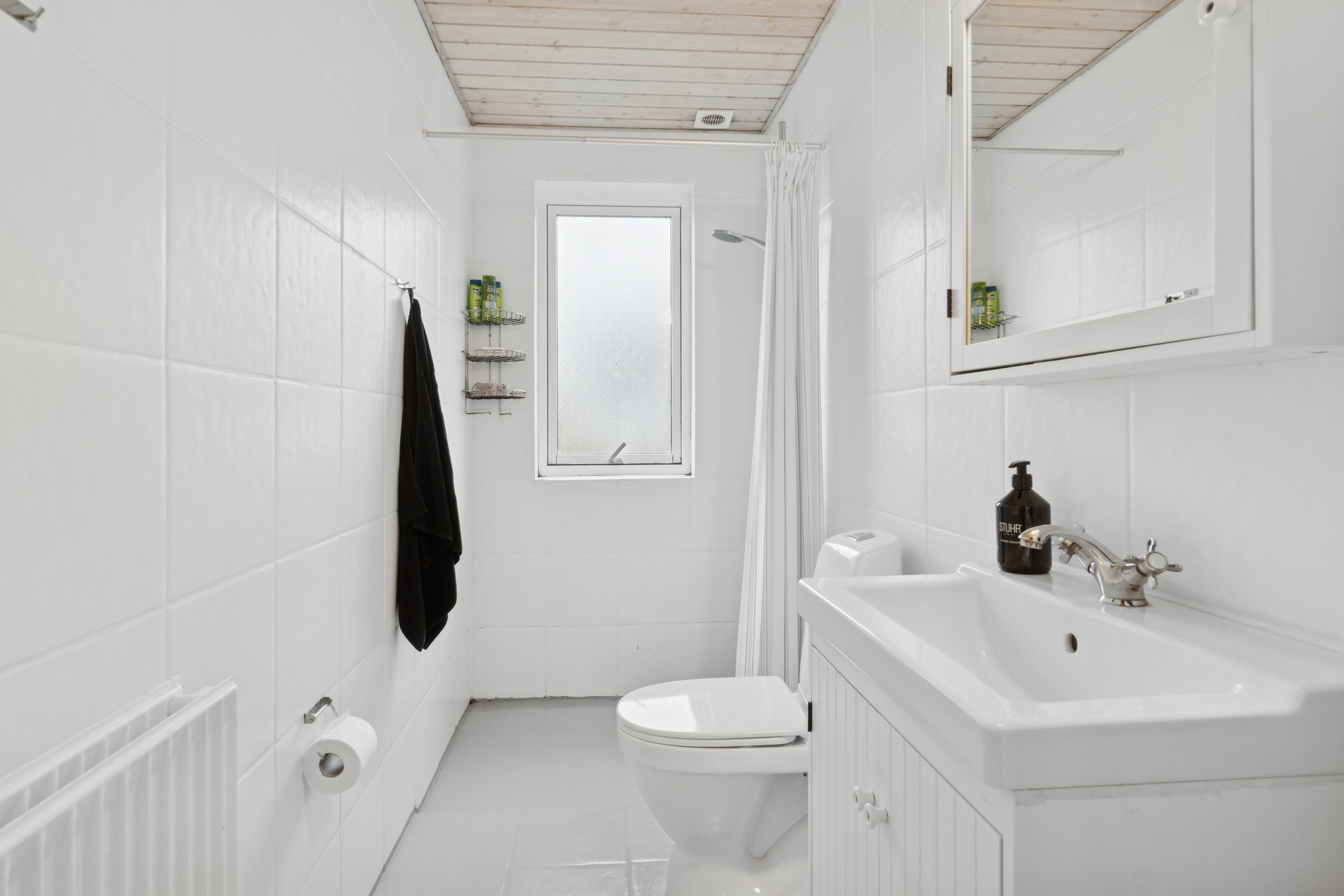 Fremhævet badeværelse billede i fuldskærmstilstand. Billede af Højstrupvej 24, 9750 Østervrå