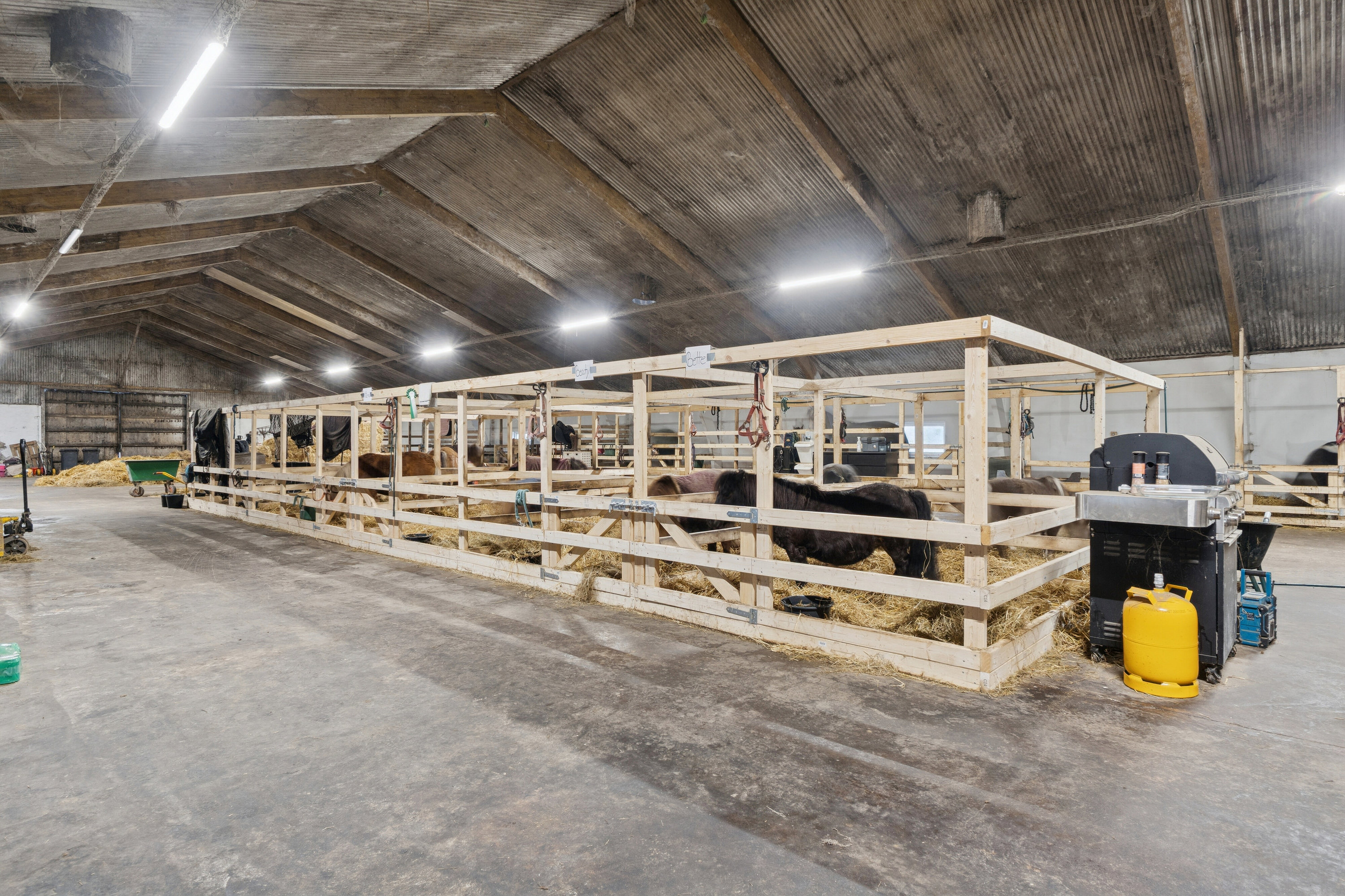 Fremhævet stald billede i fuldskærmstilstand. Billede af Højstrupvej 24, 9750 Østervrå