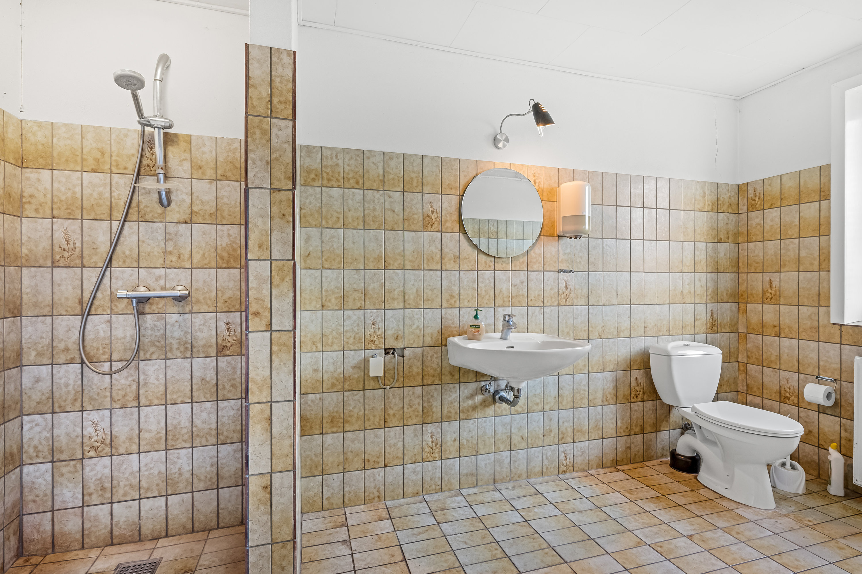 Fremhævet badeværelse billede i fuldskærmstilstand. Billede af Sdr Svenstrupvej 3, del af, Bjert, 7830 Vinderup