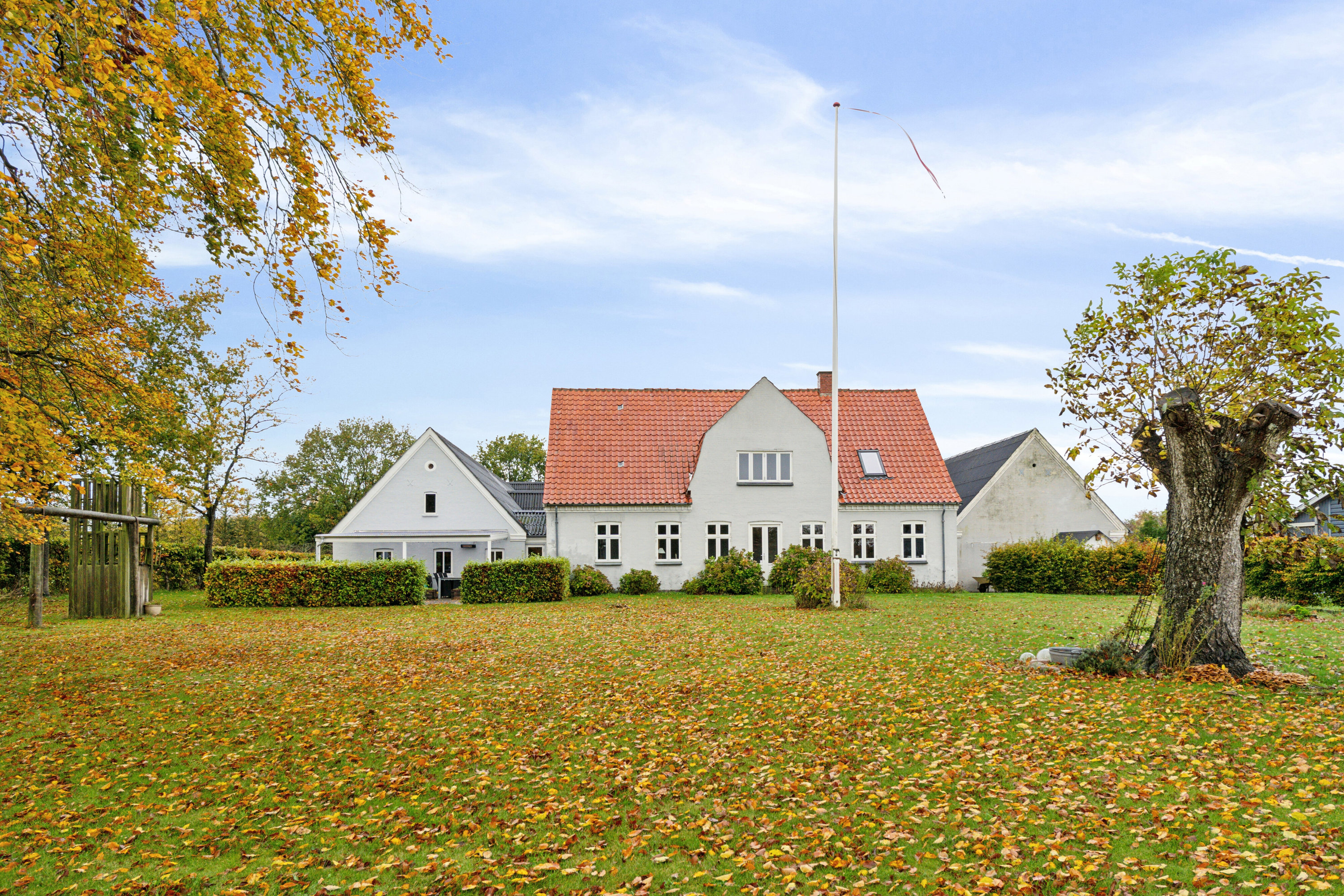 Fremhævet set fra haven billede i fuldskærmstilstand. Billede af Åvej 6, 5550 Langeskov