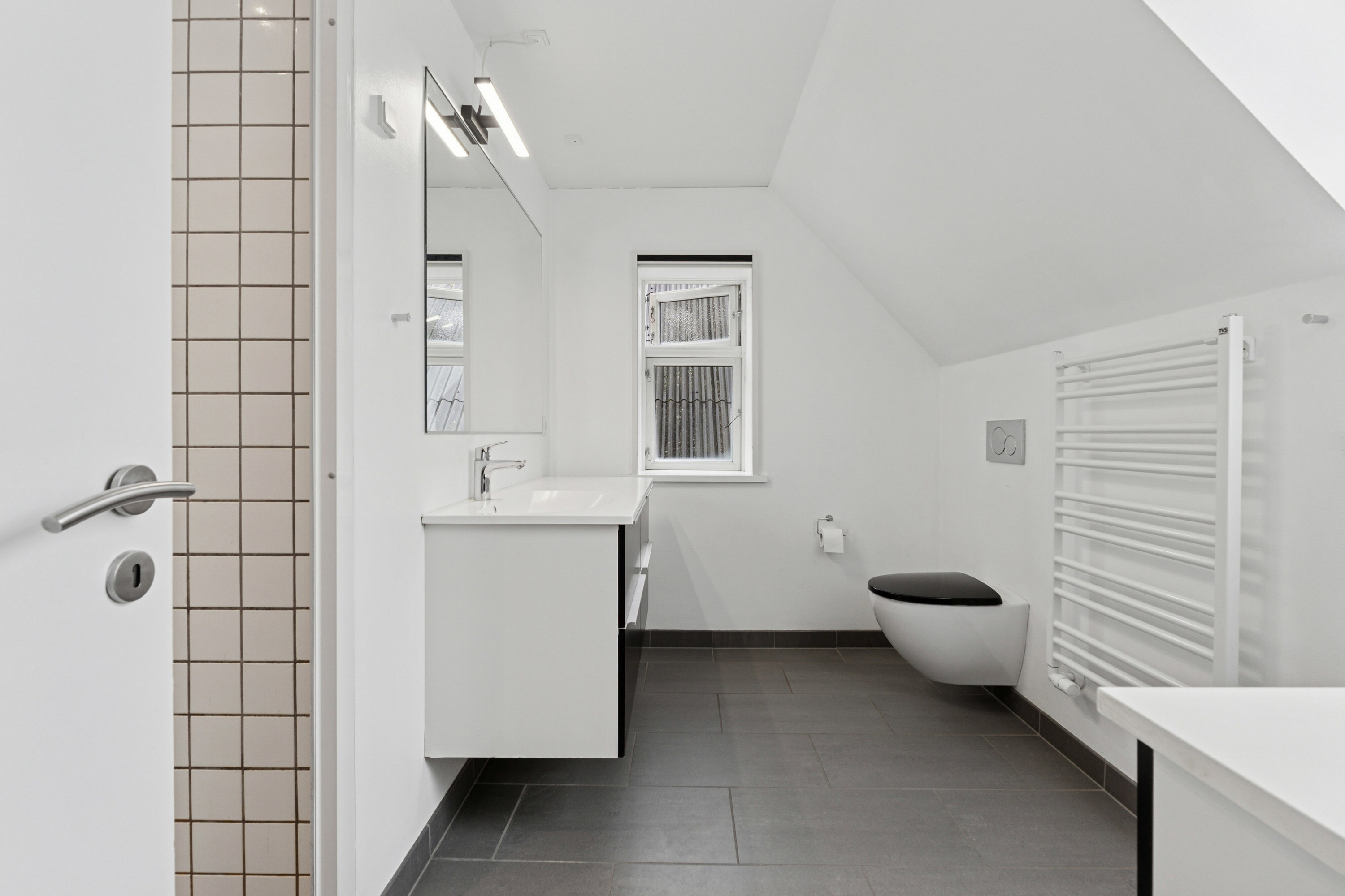 Fremhævet badeværelse billede i fuldskærmstilstand. Billede af Åvej 6, 5550 Langeskov