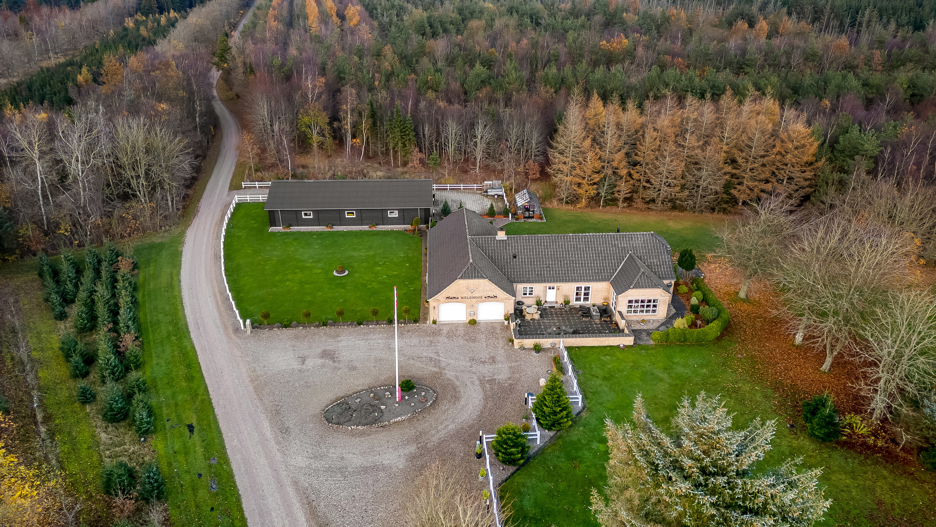 Fremhævet luftfoto billede i fuldskærmstilstand. Billede af Meldmosevej 5, Møborg, 7660 Bækmarksbro