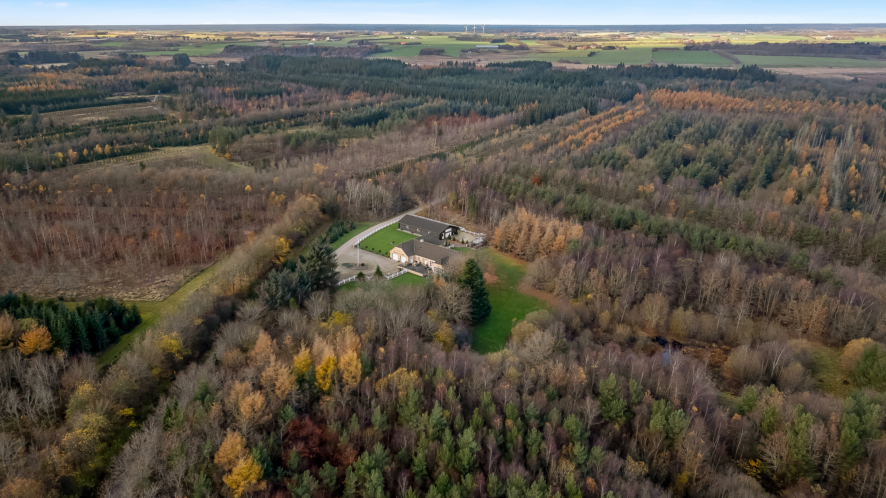 Fremhævet luftfoto billede i fuldskærmstilstand. Billede af Meldmosevej 5, Møborg, 7660 Bækmarksbro