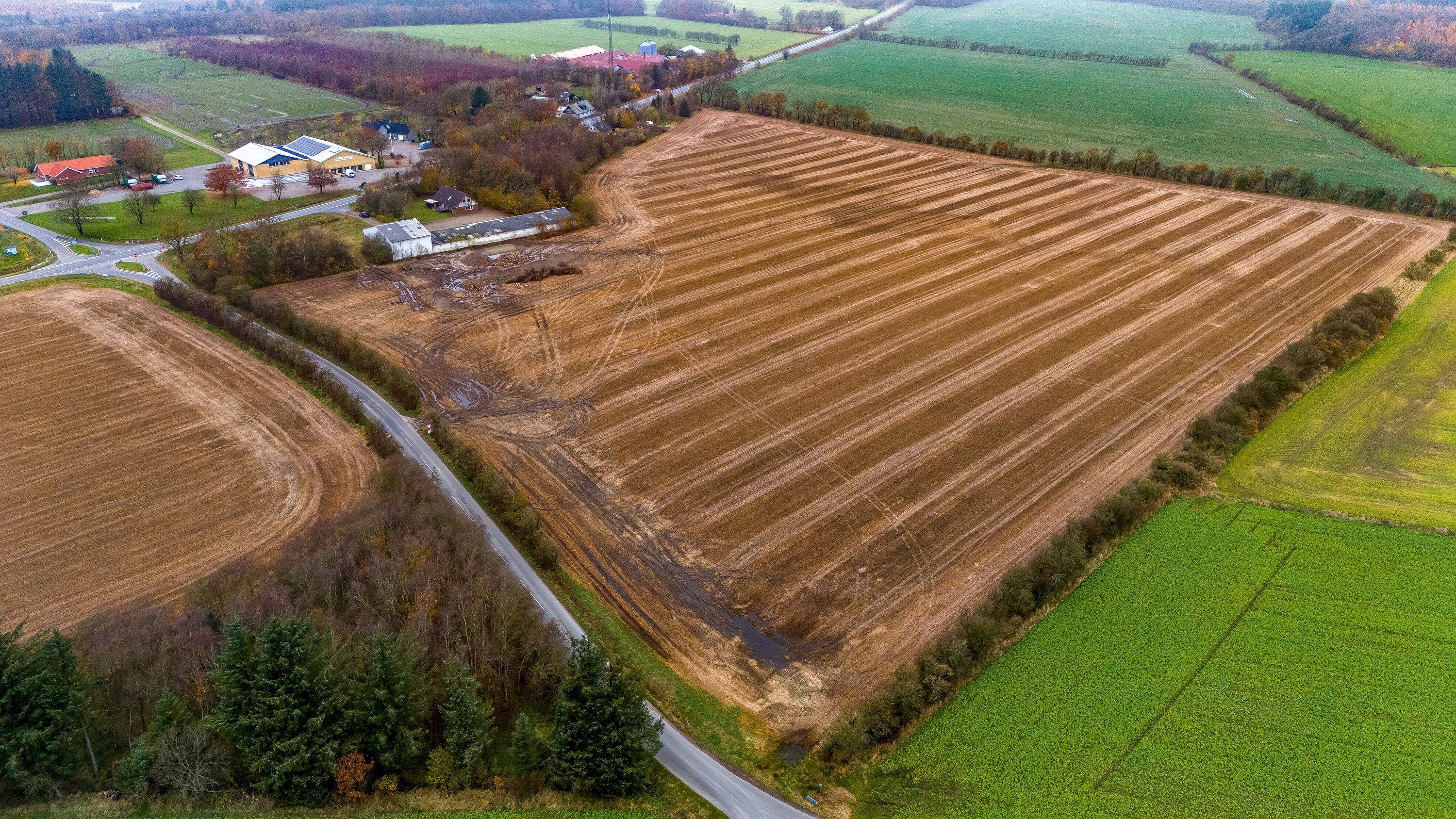 Fremhævet luftfoto billede i fuldskærmstilstand. Billede af Skjernvej 211, Agerfeld, 7500 Holstebro