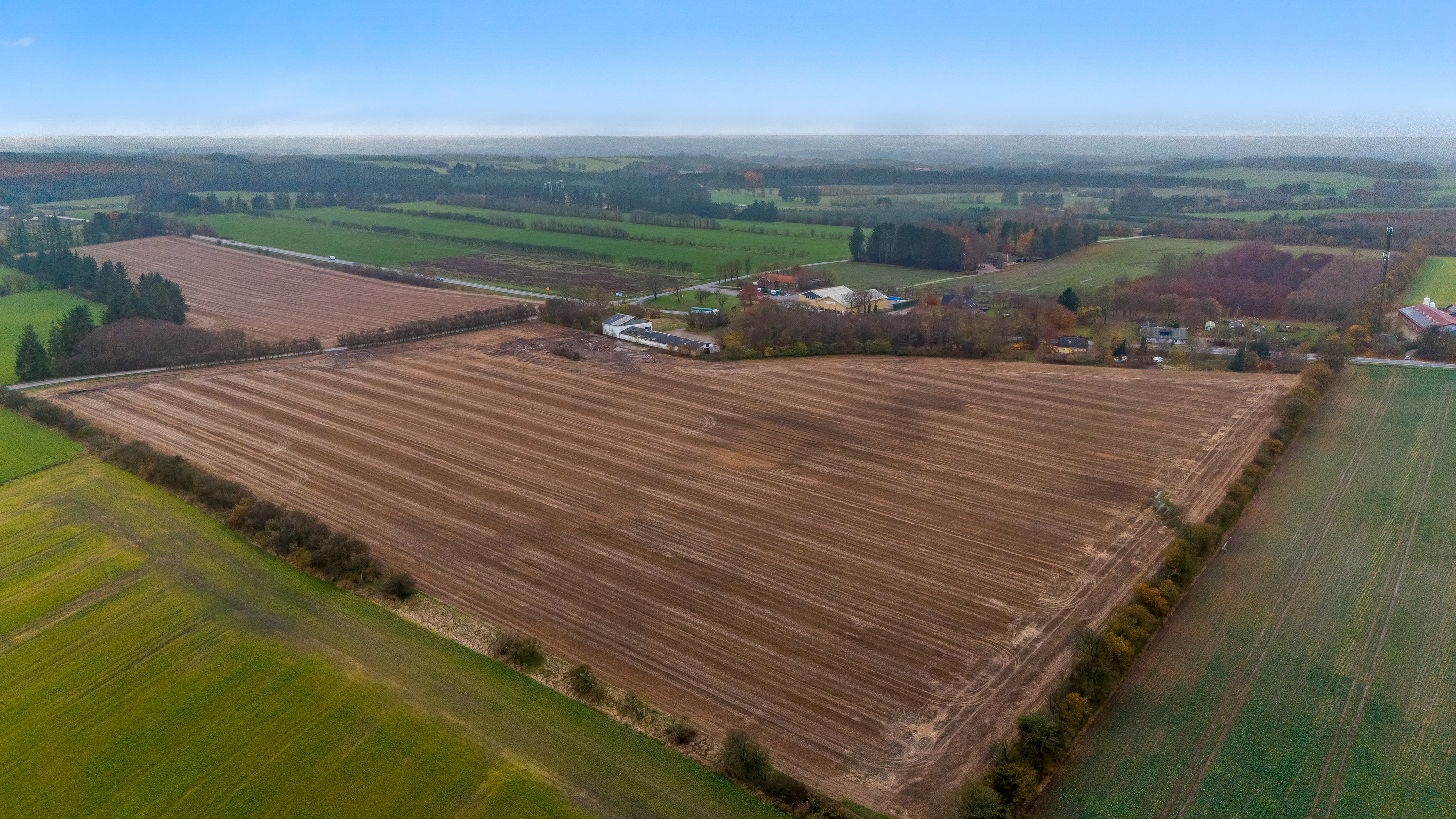 Fremhævet luftfoto billede i fuldskærmstilstand. Billede af Skjernvej 211, Agerfeld, 7500 Holstebro