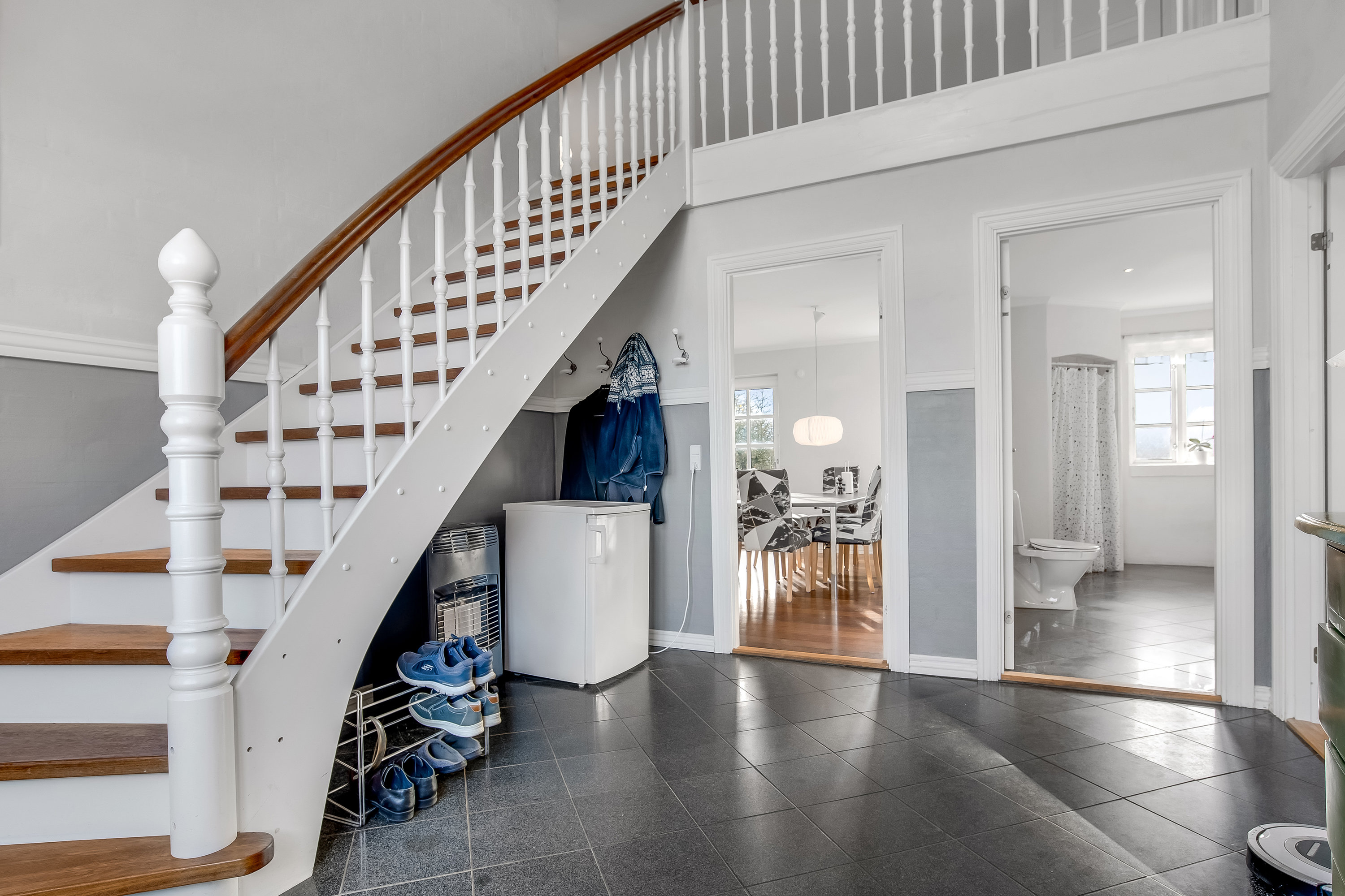 Fremhævet hall billede i fuldskærmstilstand. Billede af Ålskovvej 25, Ålskov, 7830 Vinderup