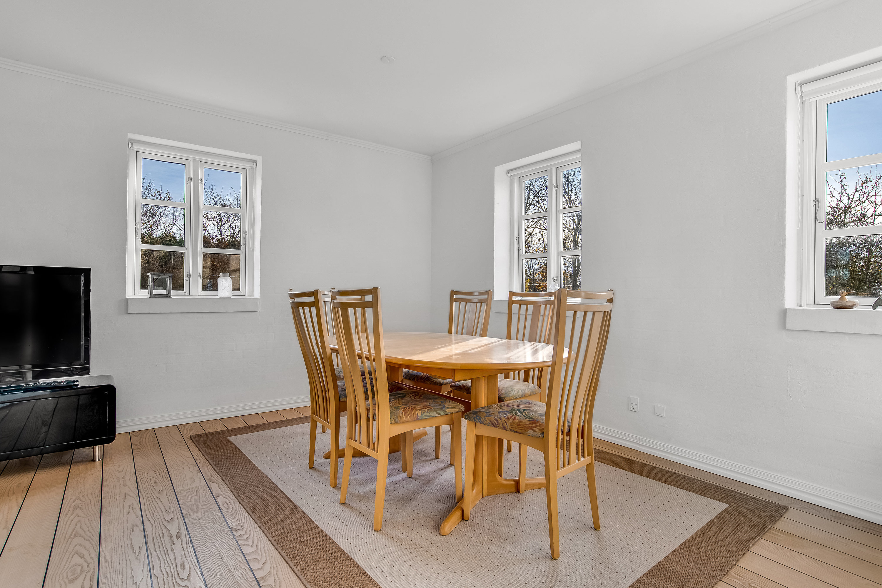 Fremhævet stue billede i fuldskærmstilstand. Billede af Ålskovvej 25, Ålskov, 7830 Vinderup