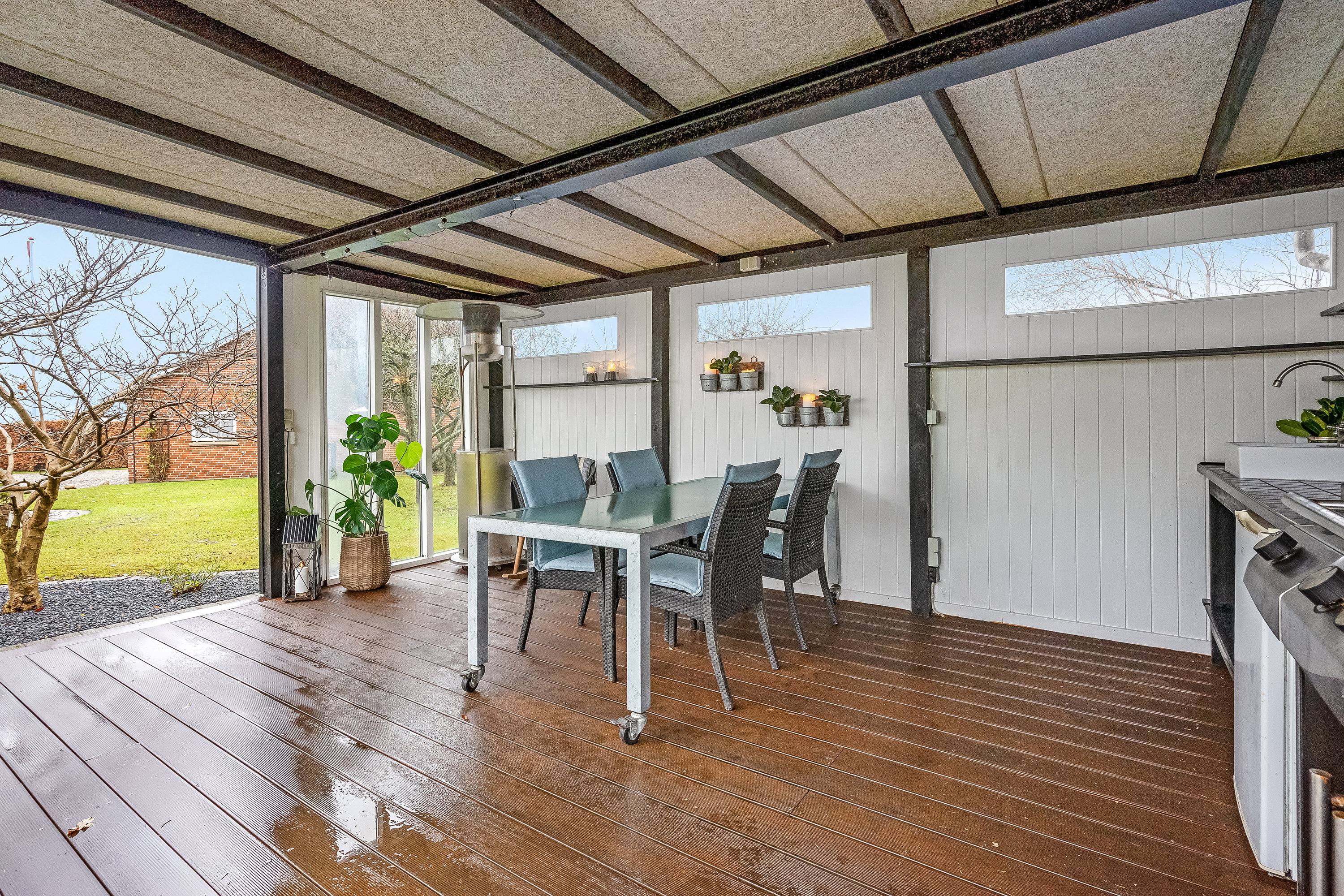 Fremhævet overdækket terrasse billede i fuldskærmstilstand. Billede af Herningvej 128, Tvis, 7500 Holstebro