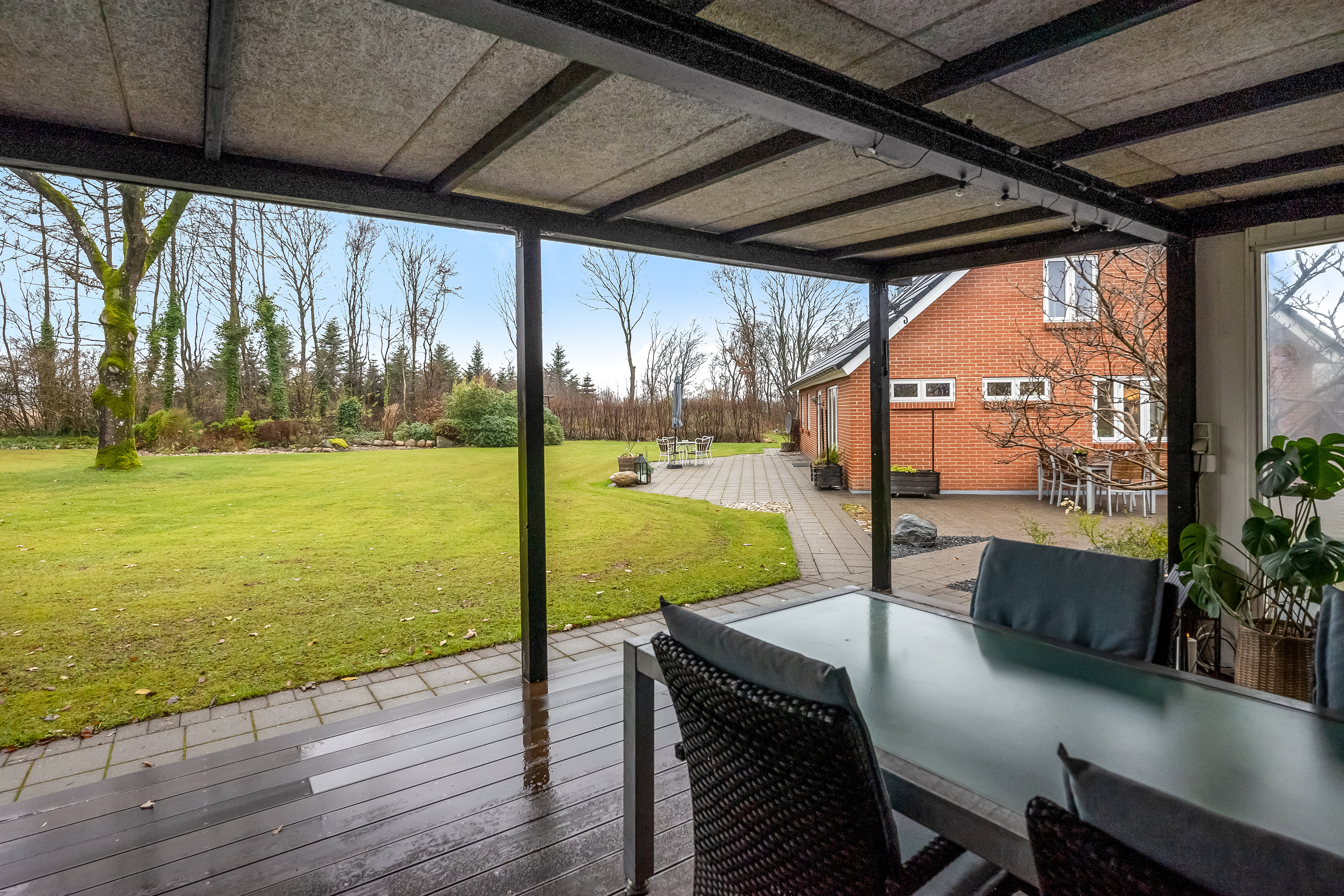 Fremhævet overdækket terrasse billede i fuldskærmstilstand. Billede af Herningvej 128, Tvis, 7500 Holstebro