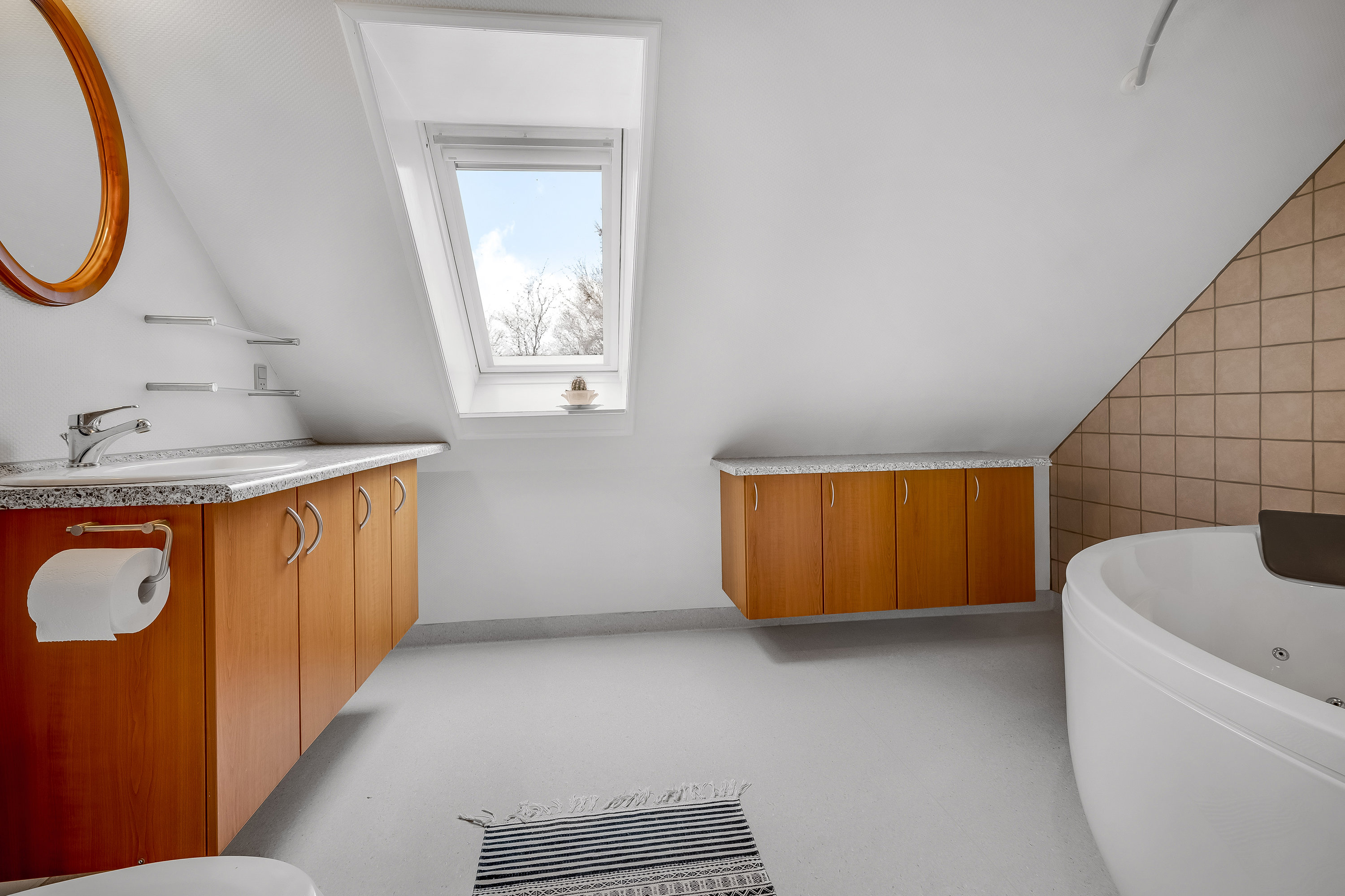 Fremhævet badeværelse billede i fuldskærmstilstand. Billede af Herningvej 128, Tvis, 7500 Holstebro