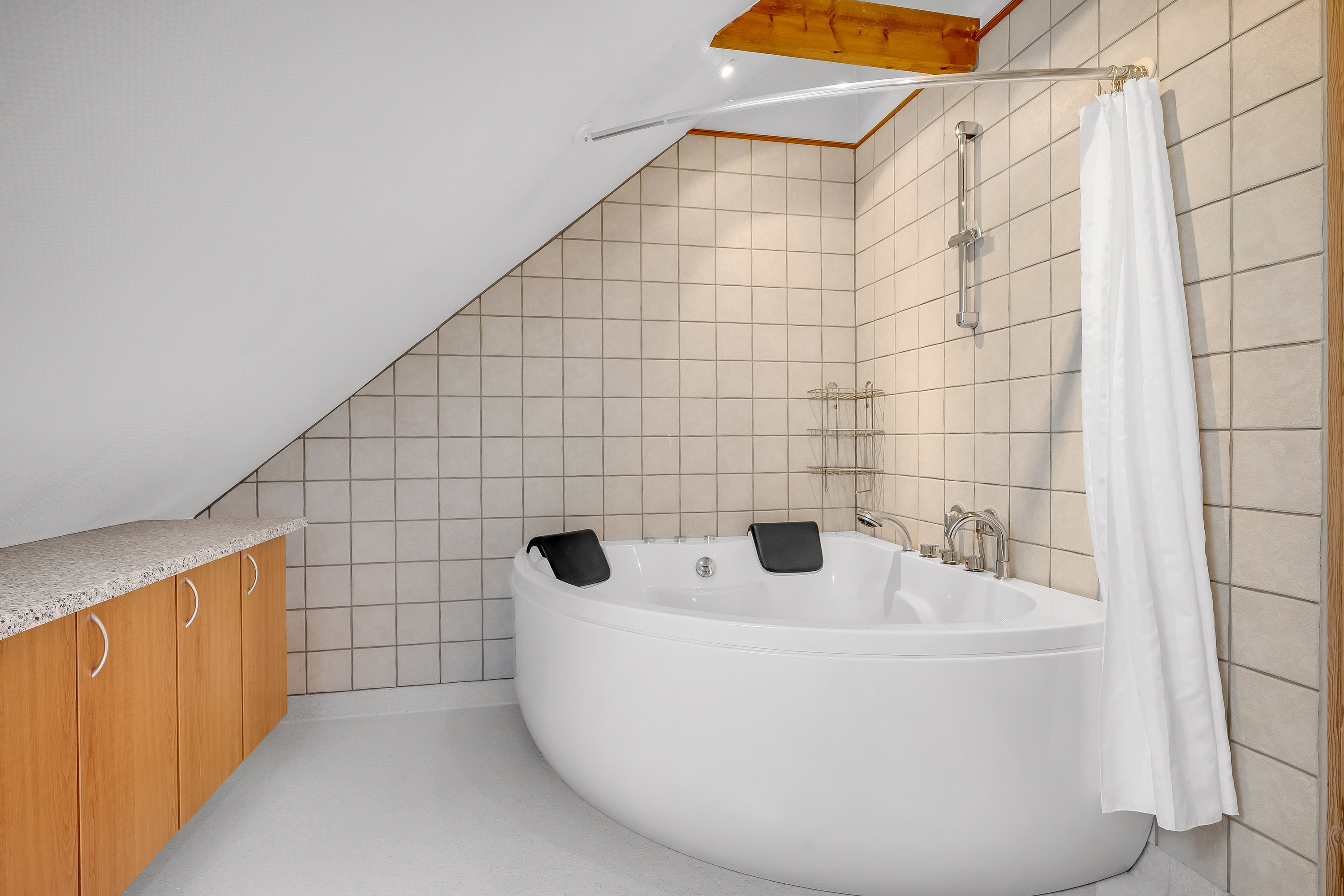 Fremhævet badeværelse billede i fuldskærmstilstand. Billede af Herningvej 128, Tvis, 7500 Holstebro