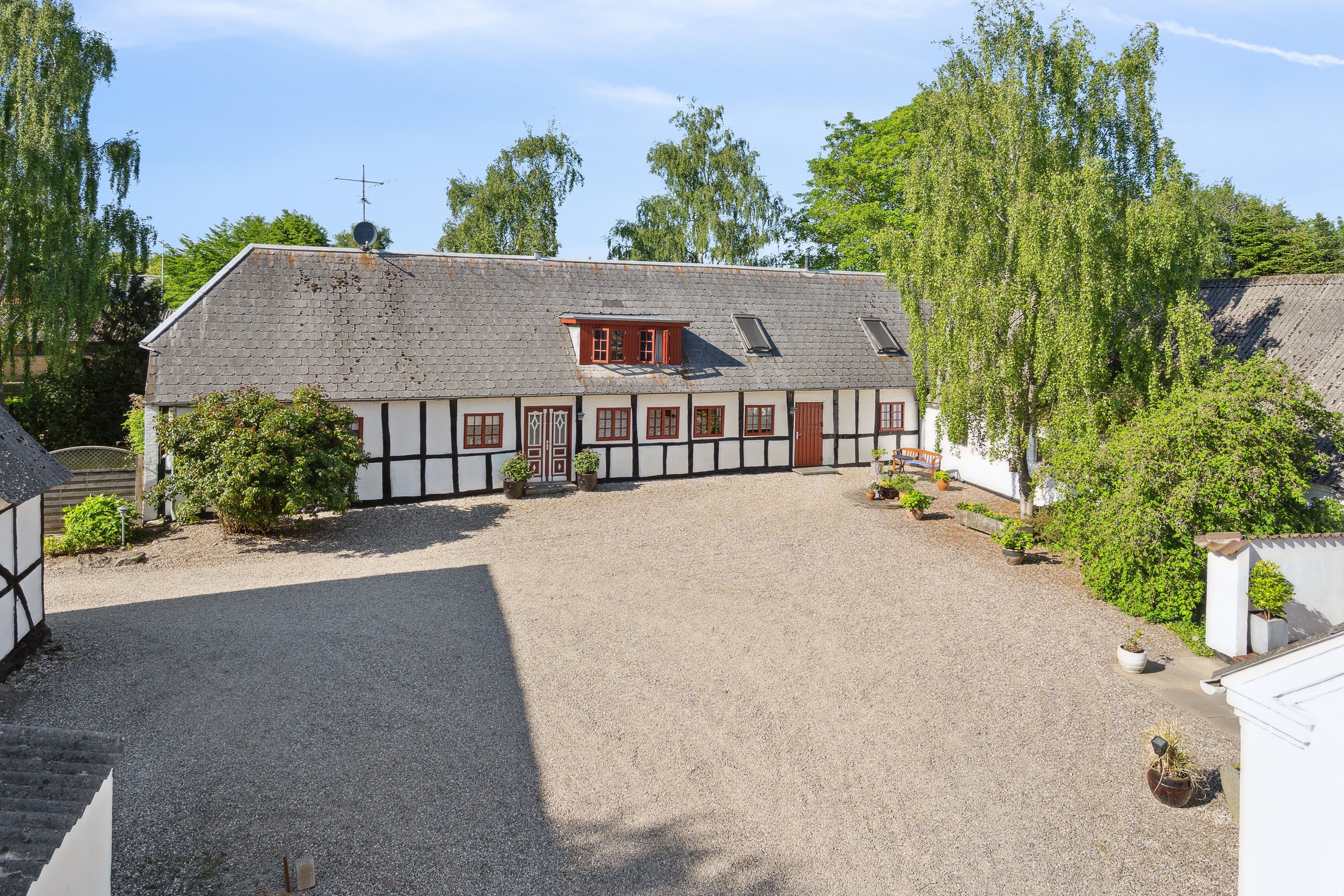 Fremhævet set fra gårdsplads billede i fuldskærmstilstand. Billede af Sølvbjergvej 2 (en del heraf), Pejrup, 5600 Faaborg