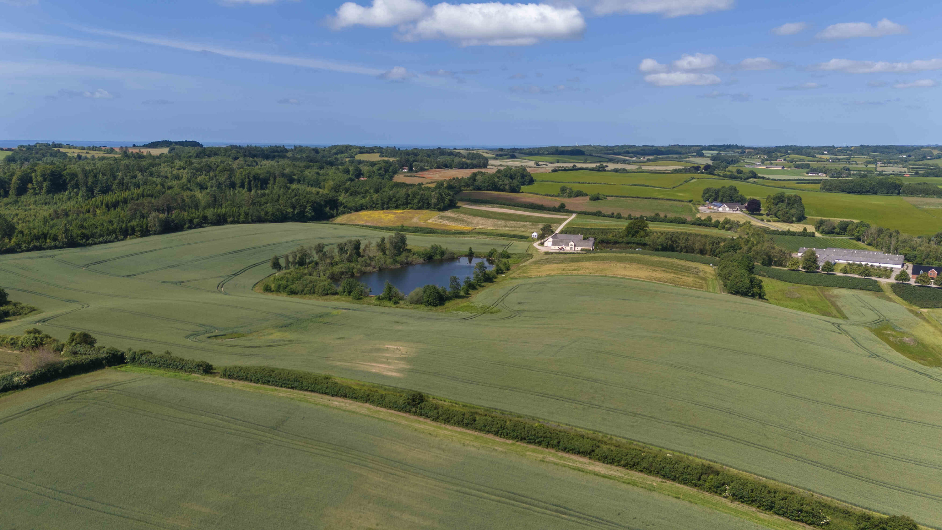 Fremhævet  billede i fuldskærmstilstand. Billede af Jordløsevej 21 og 23, V Hæsinge, 5672 Broby