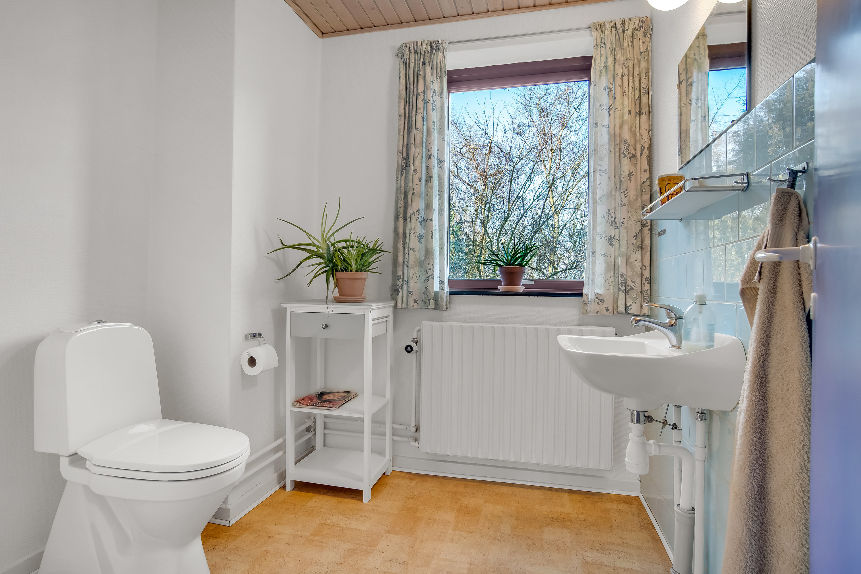 Fremhævet toilet billede i fuldskærmstilstand. Billede af Gedhusvej 8, Ilskov, 7451 Sunds