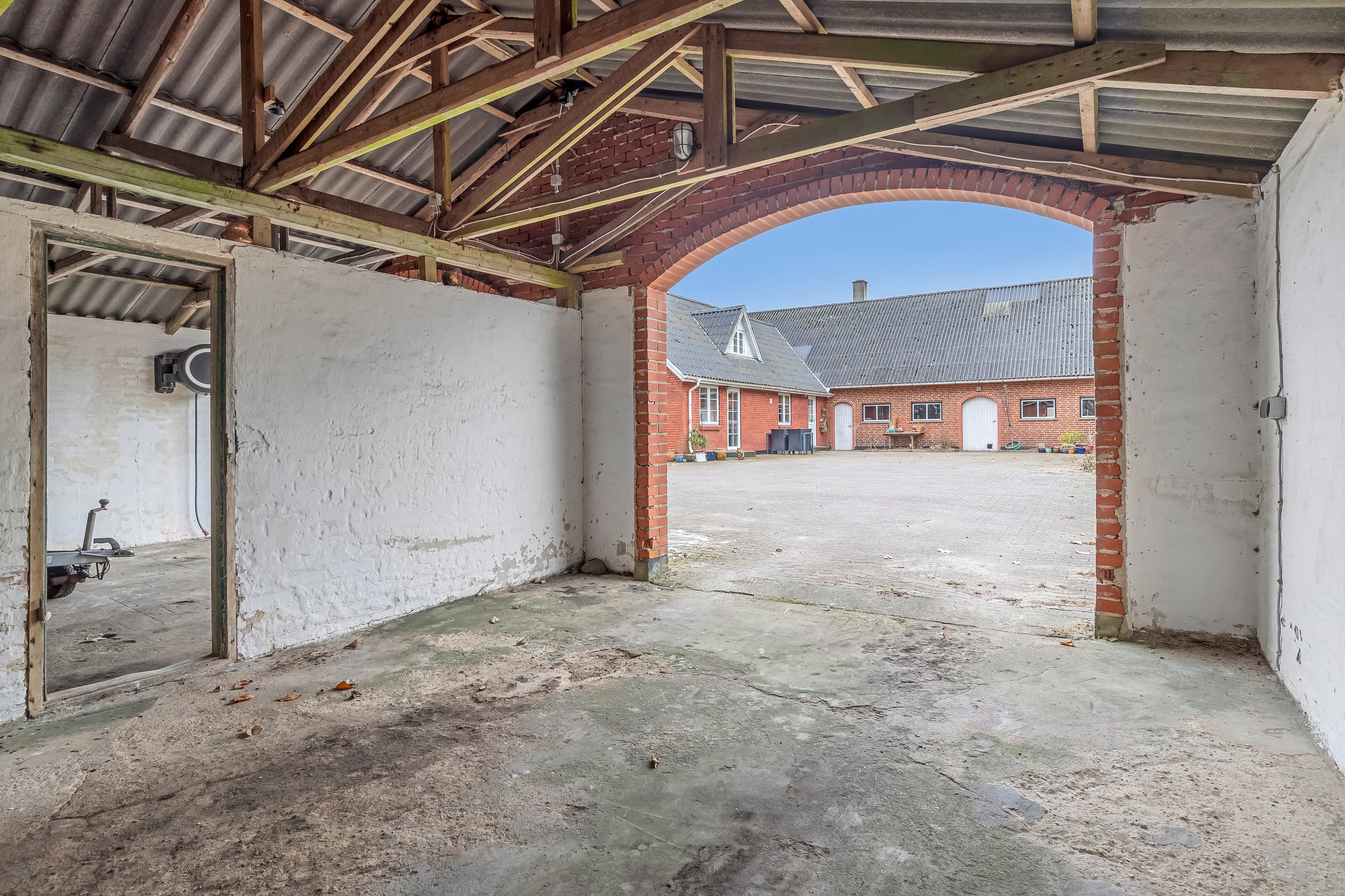 Fremhævet garage billede i fuldskærmstilstand. Billede af Gedhusvej 9, Simmelkær, 7451 Sunds