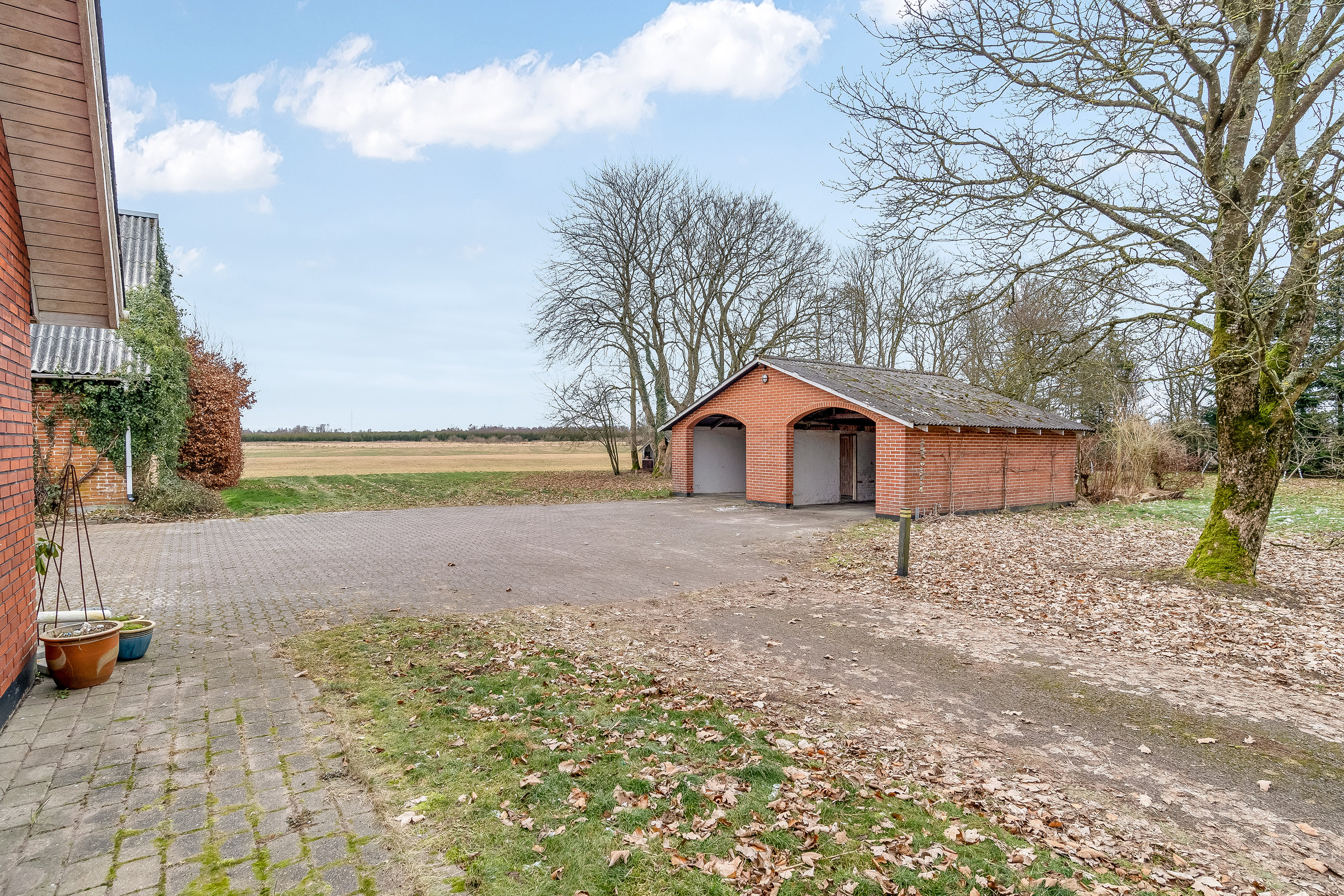 Fremhævet garage billede i fuldskærmstilstand. Billede af Gedhusvej 9, Simmelkær, 7451 Sunds