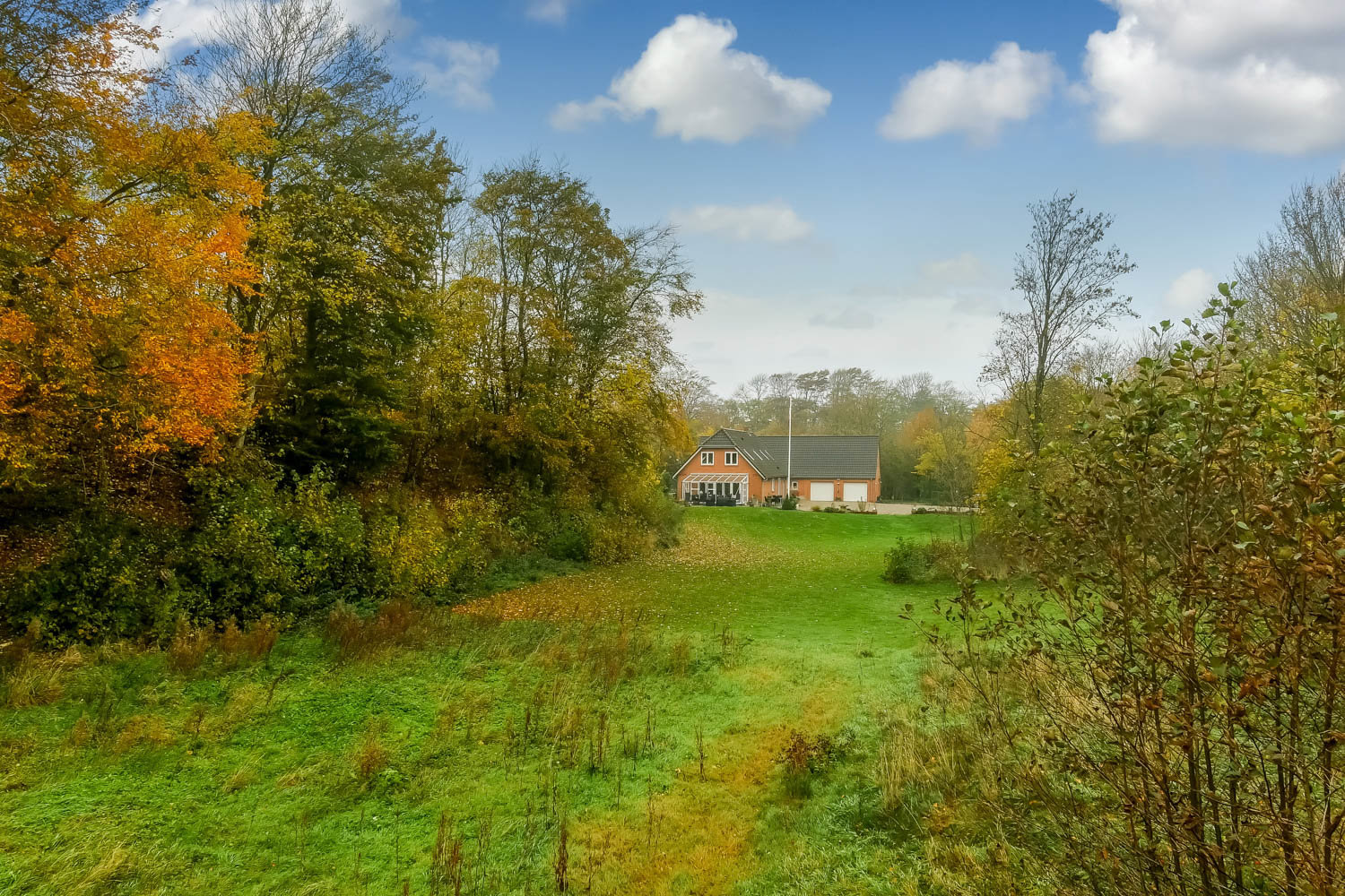 Fremhævet  billede i fuldskærmstilstand. Billede af Lindeborgvej 18, 7560 Hjerm