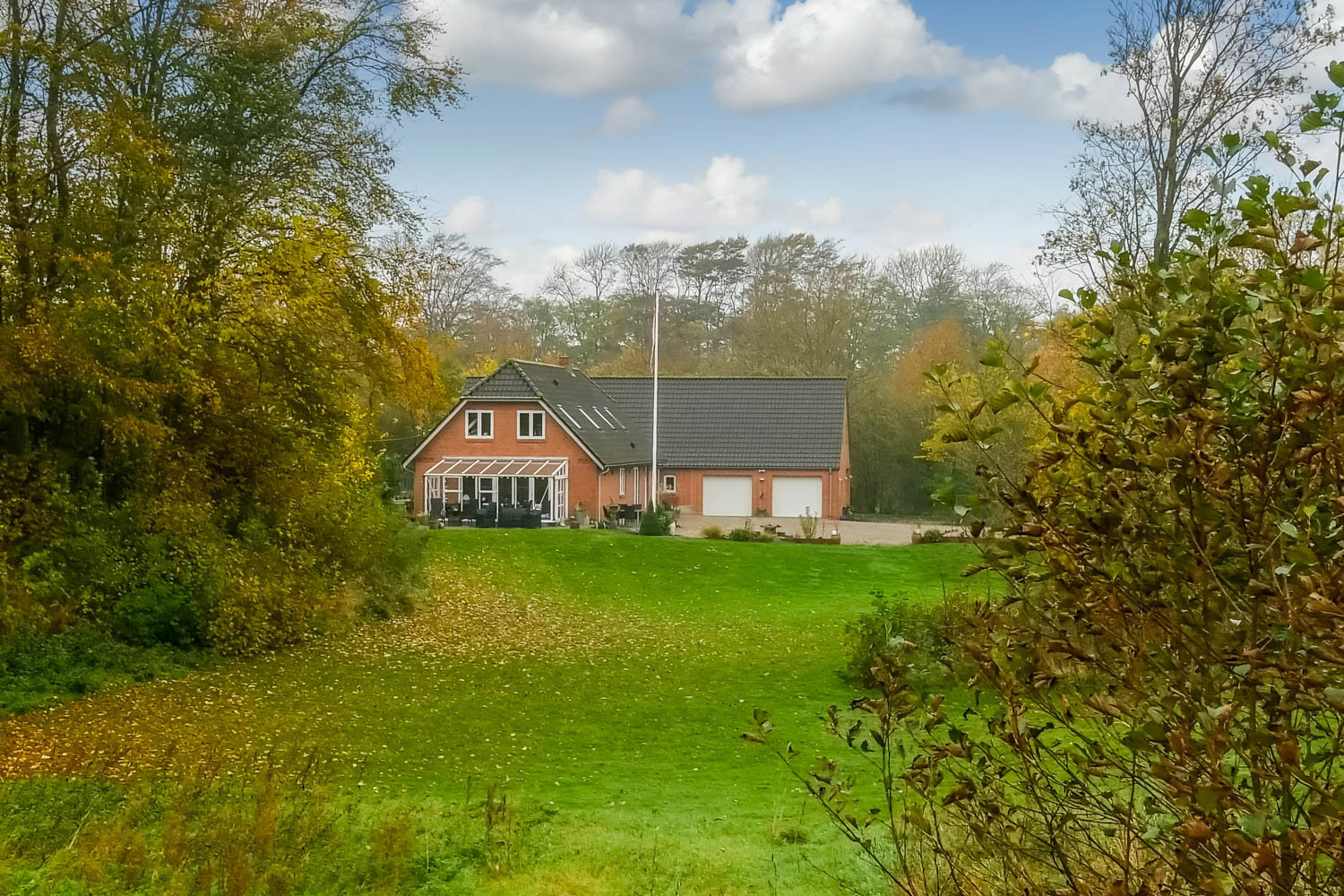 Fremhævet  billede i fuldskærmstilstand. Billede af Lindeborgvej 18, 7560 Hjerm