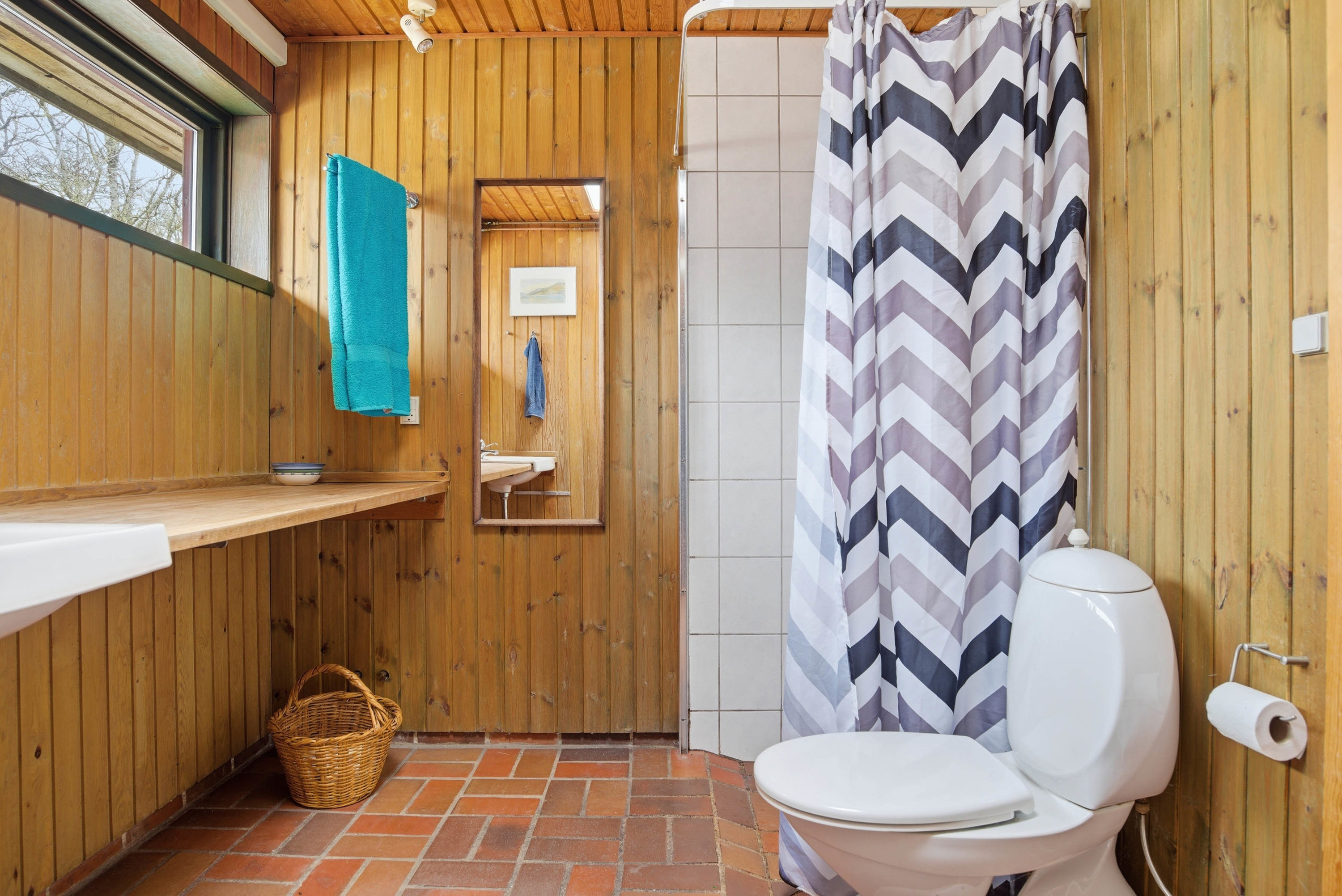 Fremhævet badeværelse billede i fuldskærmstilstand. Billede af Skorkærvej 2, Staby, 6990 Ulfborg