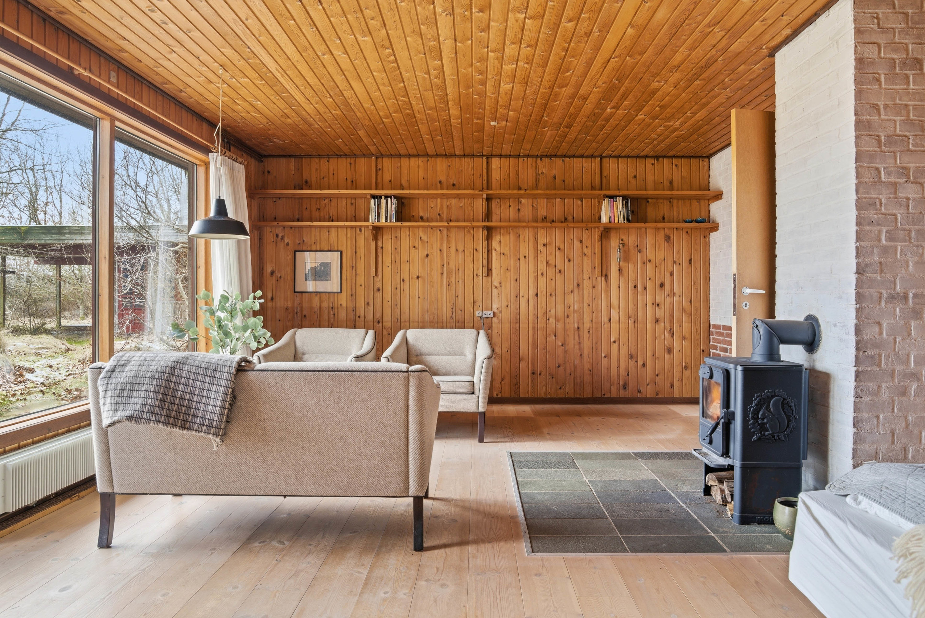 Fremhævet stue billede i fuldskærmstilstand. Billede af Skorkærvej 2, Staby, 6990 Ulfborg