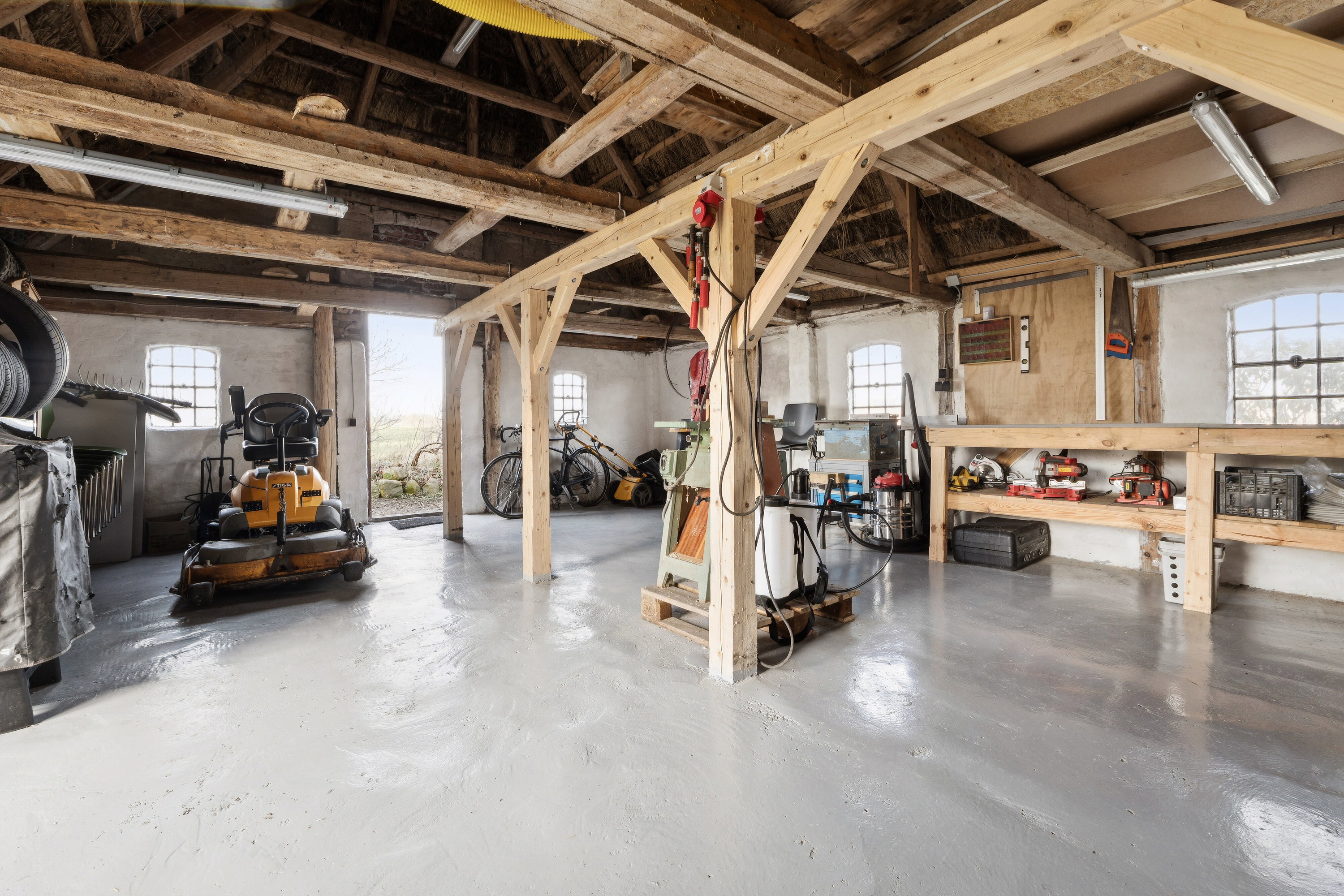 Fremhævet værksted og fyrrum billede i fuldskærmstilstand. Billede af Banevej 10, Farstrup, 5471 Søndersø