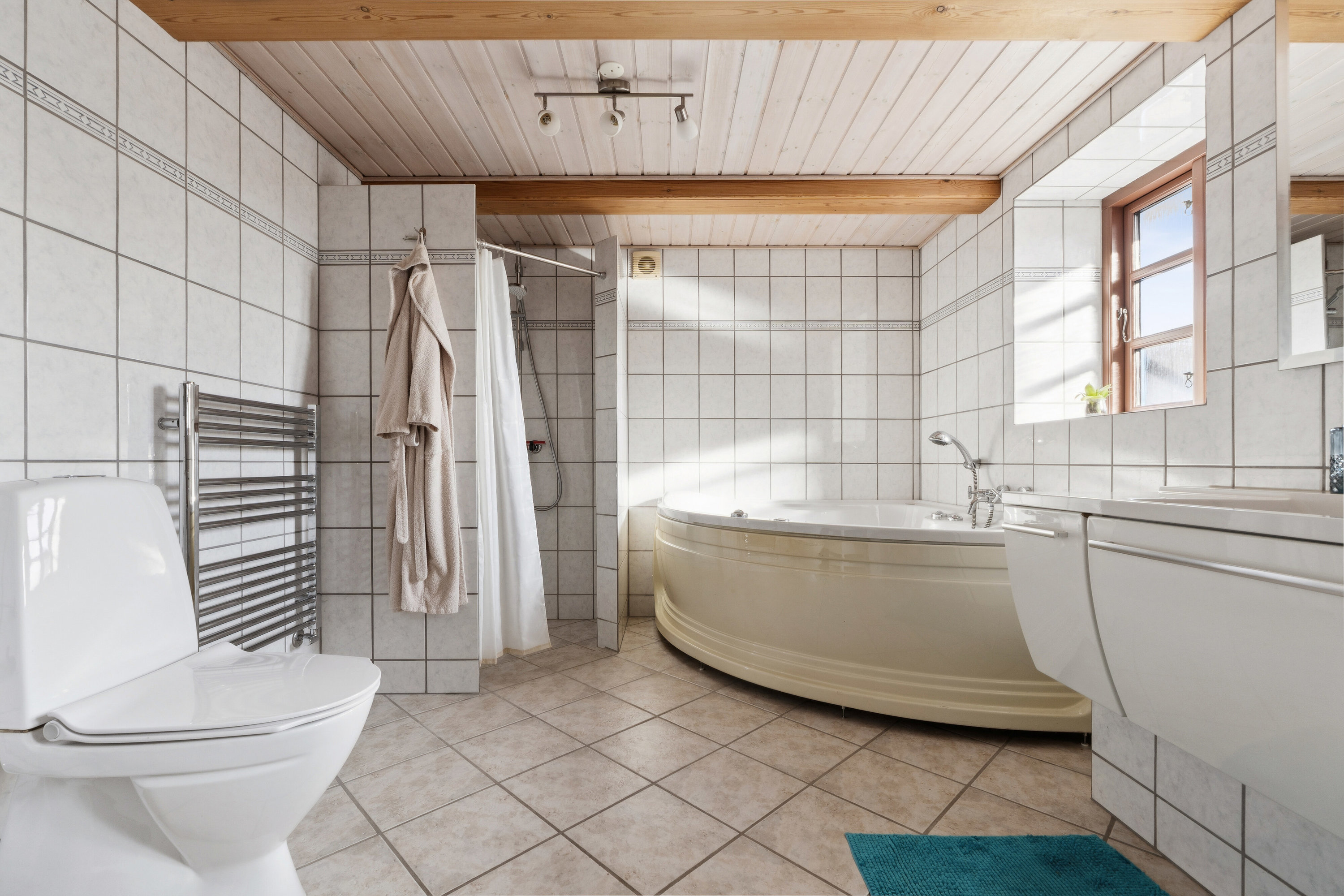 Fremhævet badeværelse billede i fuldskærmstilstand. Billede af Banevej 10, Farstrup, 5471 Søndersø