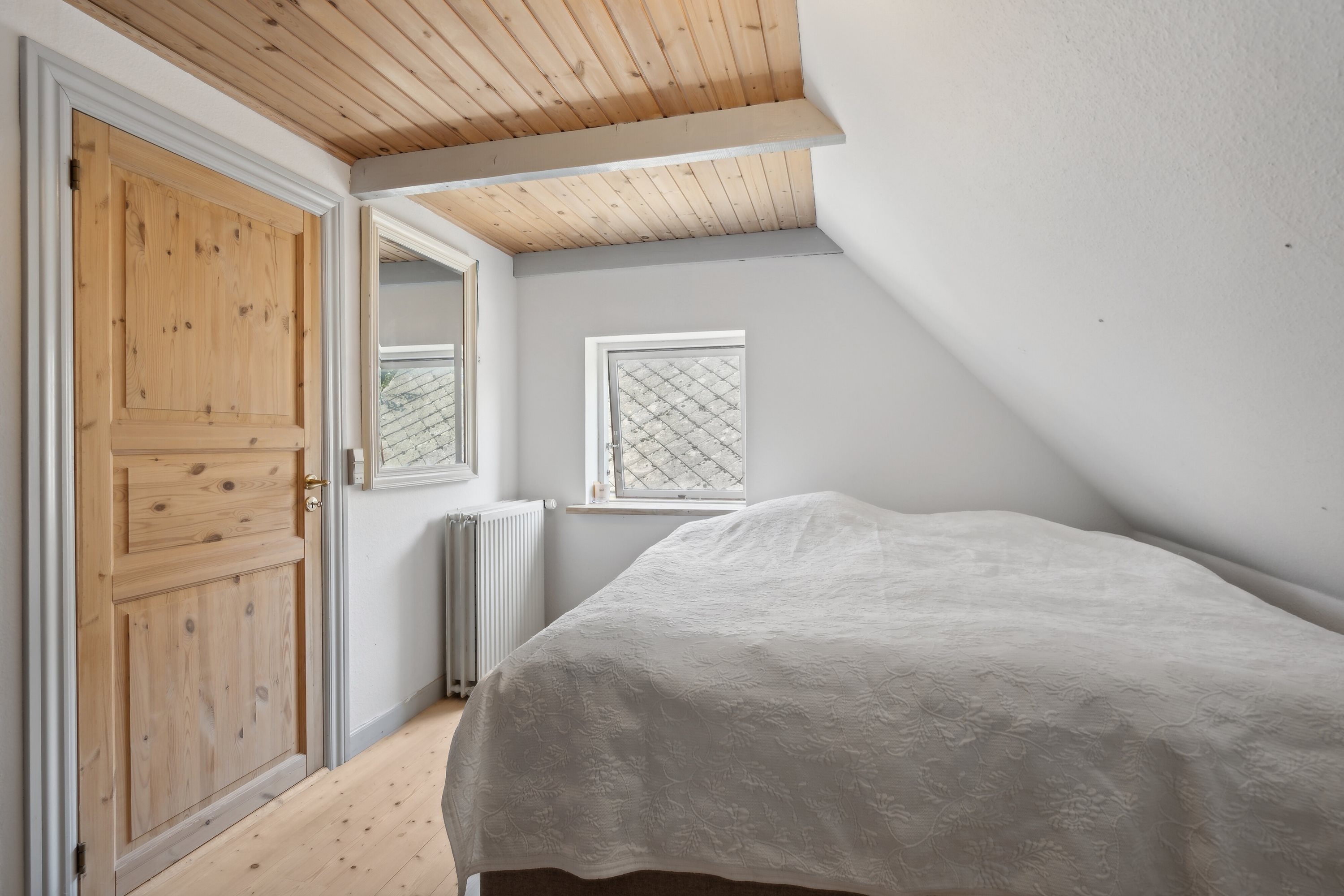 Fremhævet værelse 1. sal billede i fuldskærmstilstand. Billede af Middelfartvej 635, Spedsbjerg, 5491 Blommenslyst