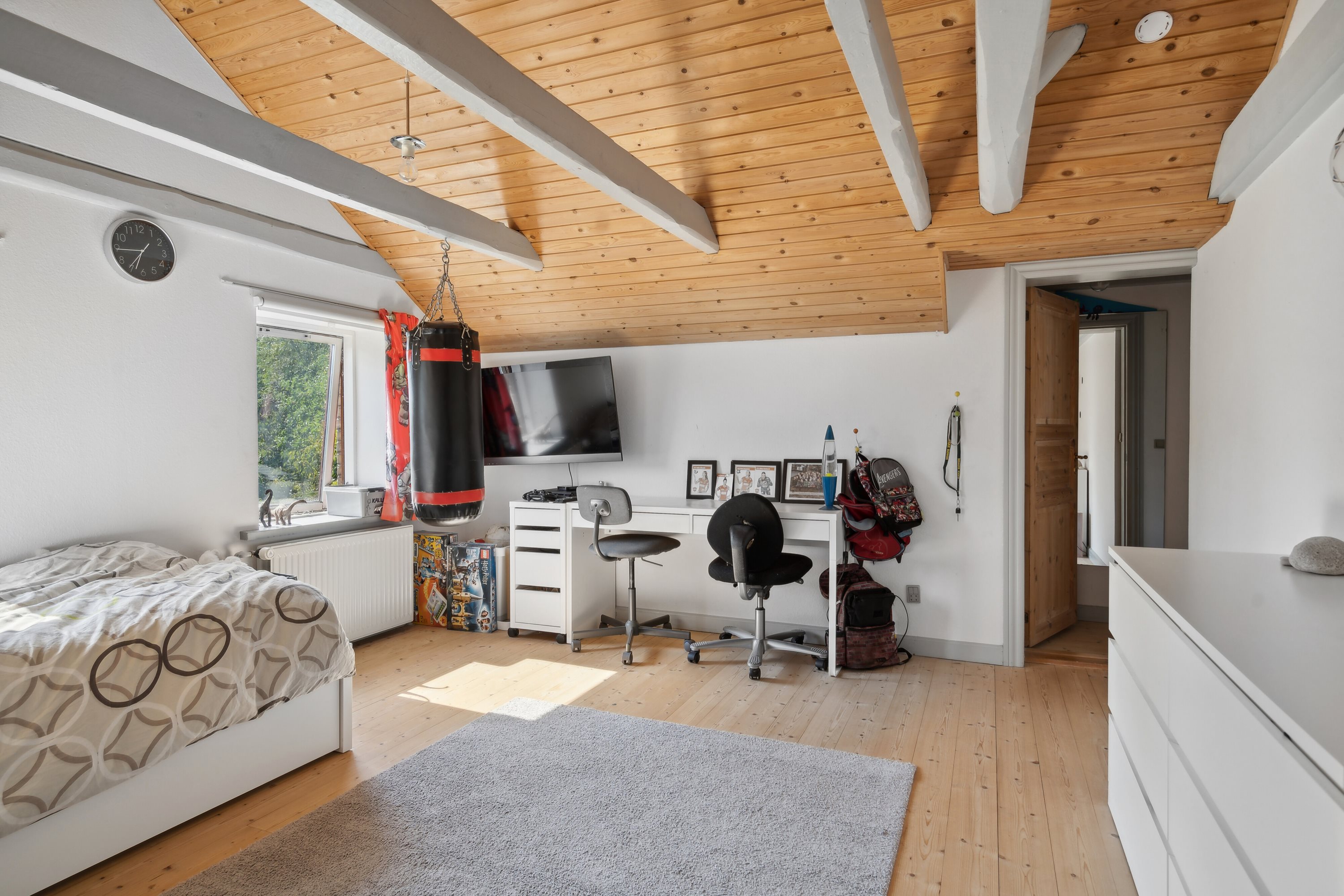 Fremhævet kvistværelse 1. sal billede i fuldskærmstilstand. Billede af Middelfartvej 635, Spedsbjerg, 5491 Blommenslyst