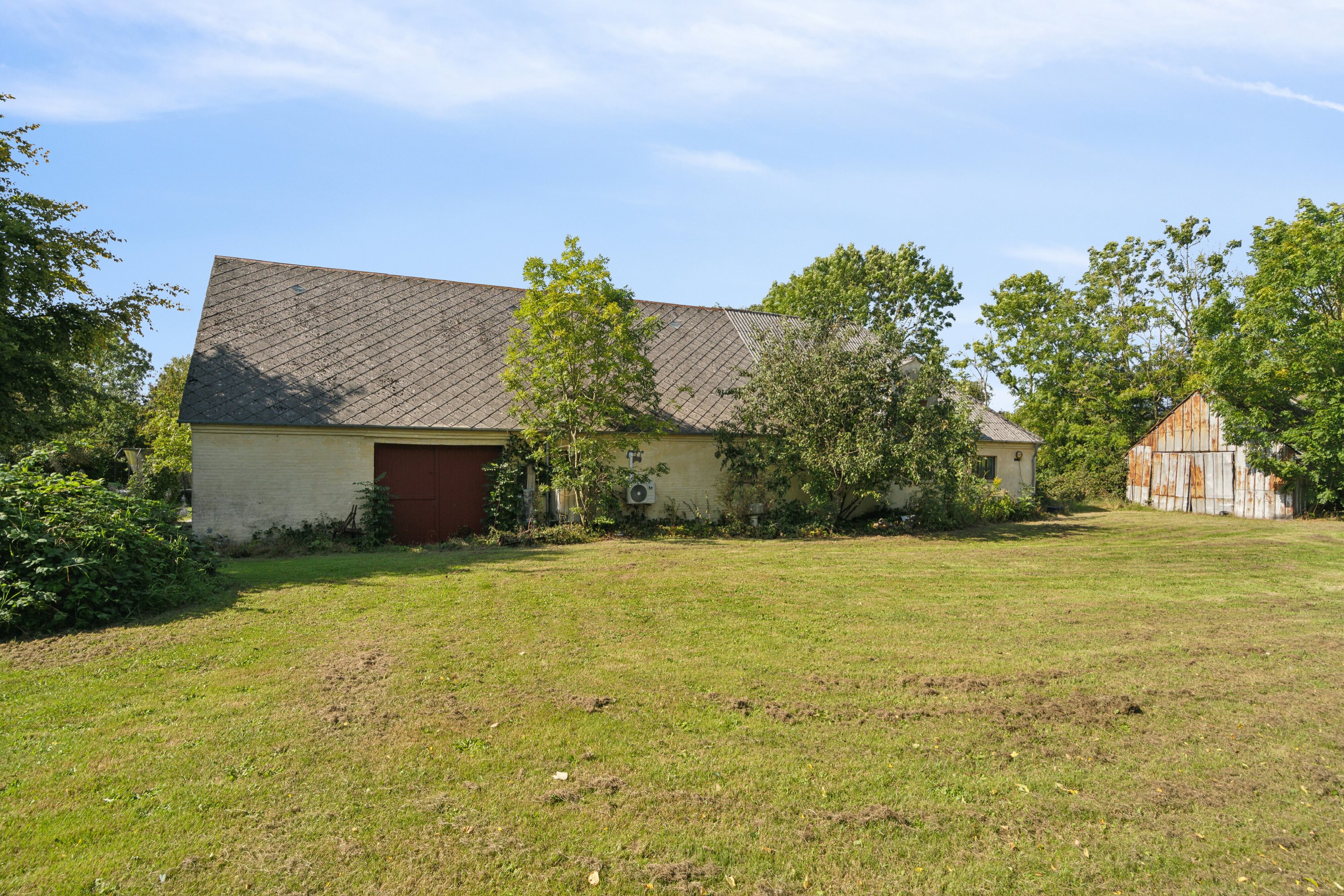 Fremhævet set fra baghave billede i fuldskærmstilstand. Billede af Middelfartvej 635, Spedsbjerg, 5491 Blommenslyst