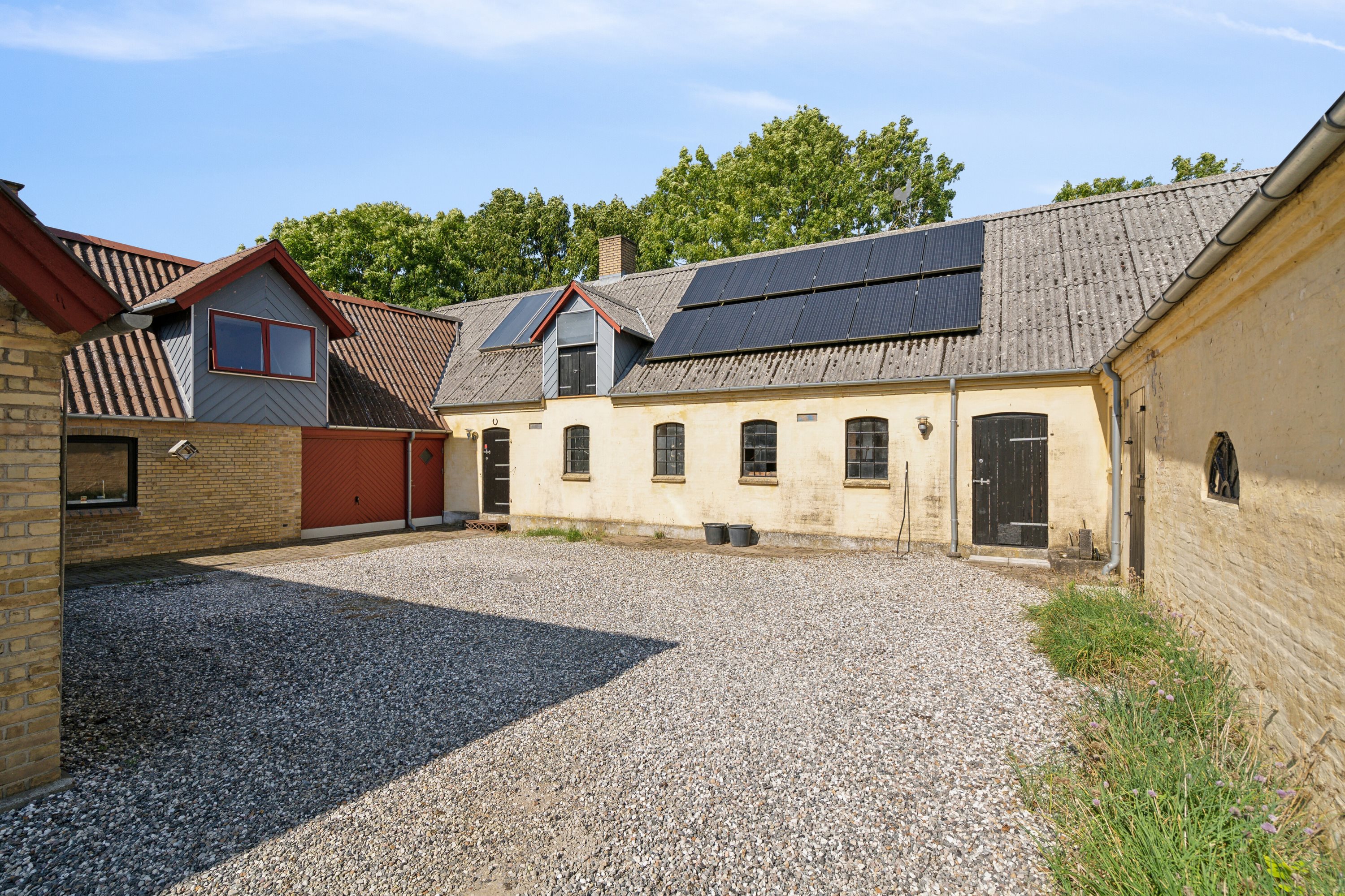 Fremhævet gårdsplads, lade billede i fuldskærmstilstand. Billede af Middelfartvej 635, Spedsbjerg, 5491 Blommenslyst