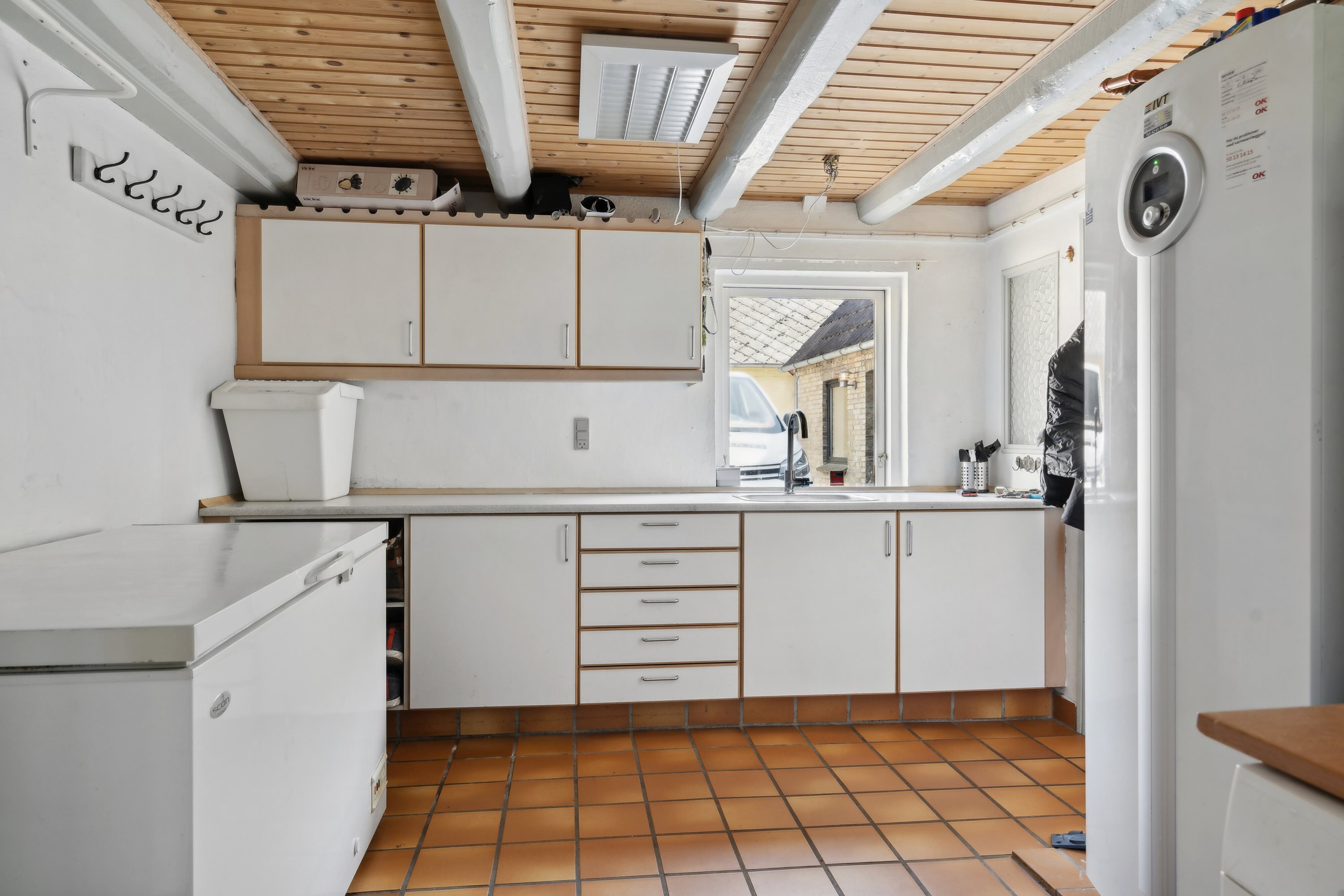 Fremhævet bryggers med skabe billede i fuldskærmstilstand. Billede af Middelfartvej 635, Spedsbjerg, 5491 Blommenslyst