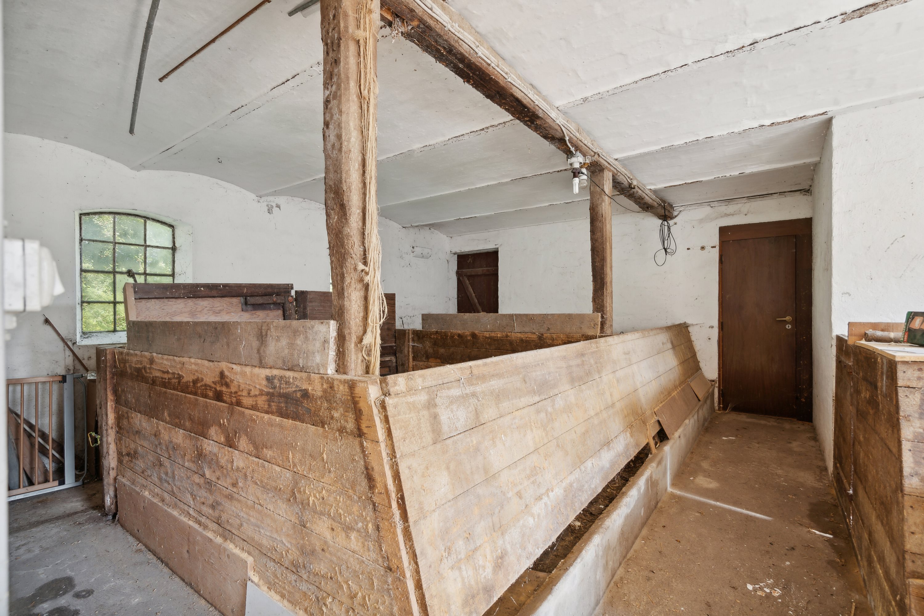 Fremhævet stald billede i fuldskærmstilstand. Billede af Middelfartvej 635, Spedsbjerg, 5491 Blommenslyst