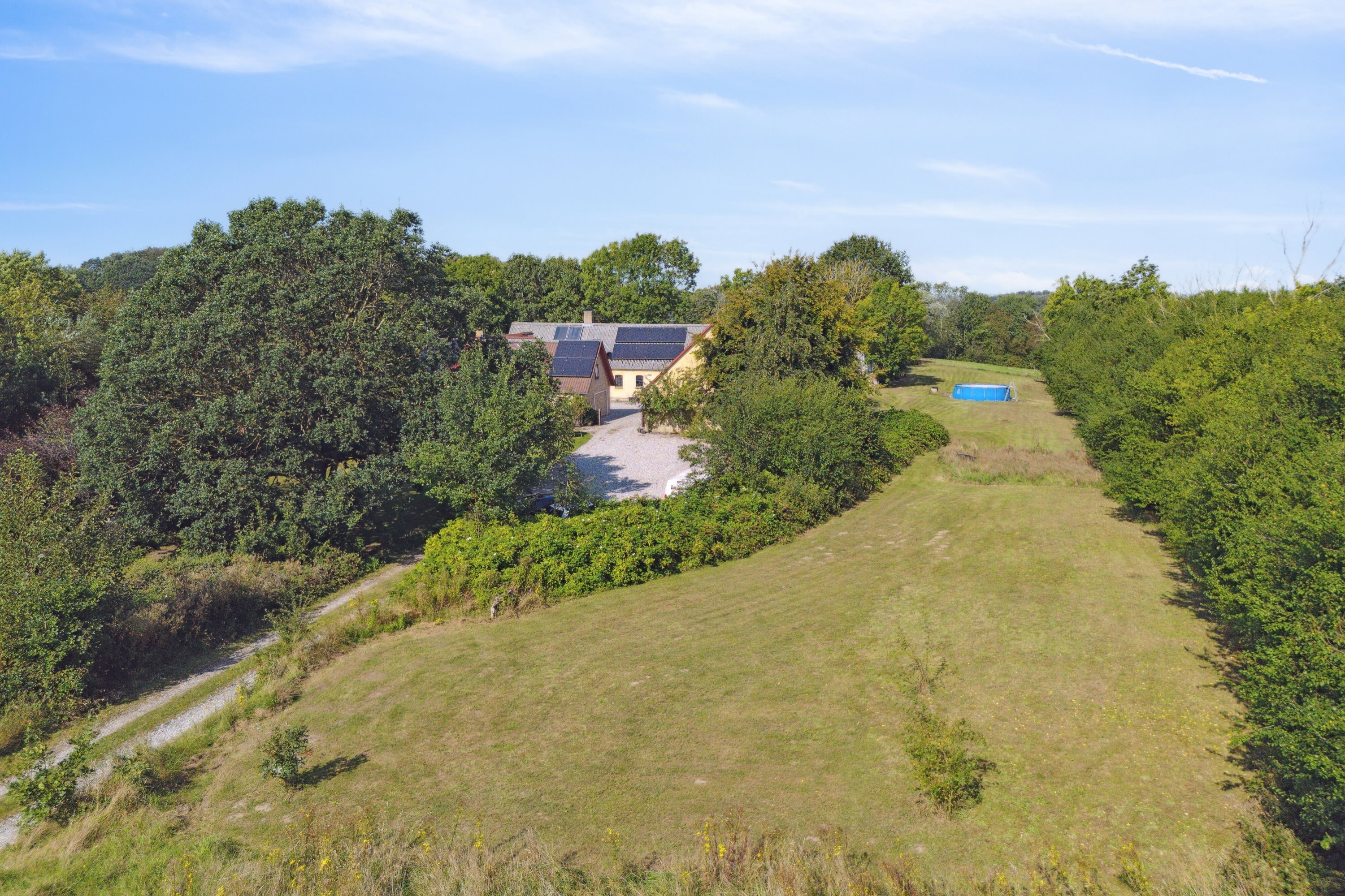 Fremhævet kig til omgivelser ved bygninger billede i fuldskærmstilstand. Billede af Middelfartvej 635, Spedsbjerg, 5491 Blommenslyst