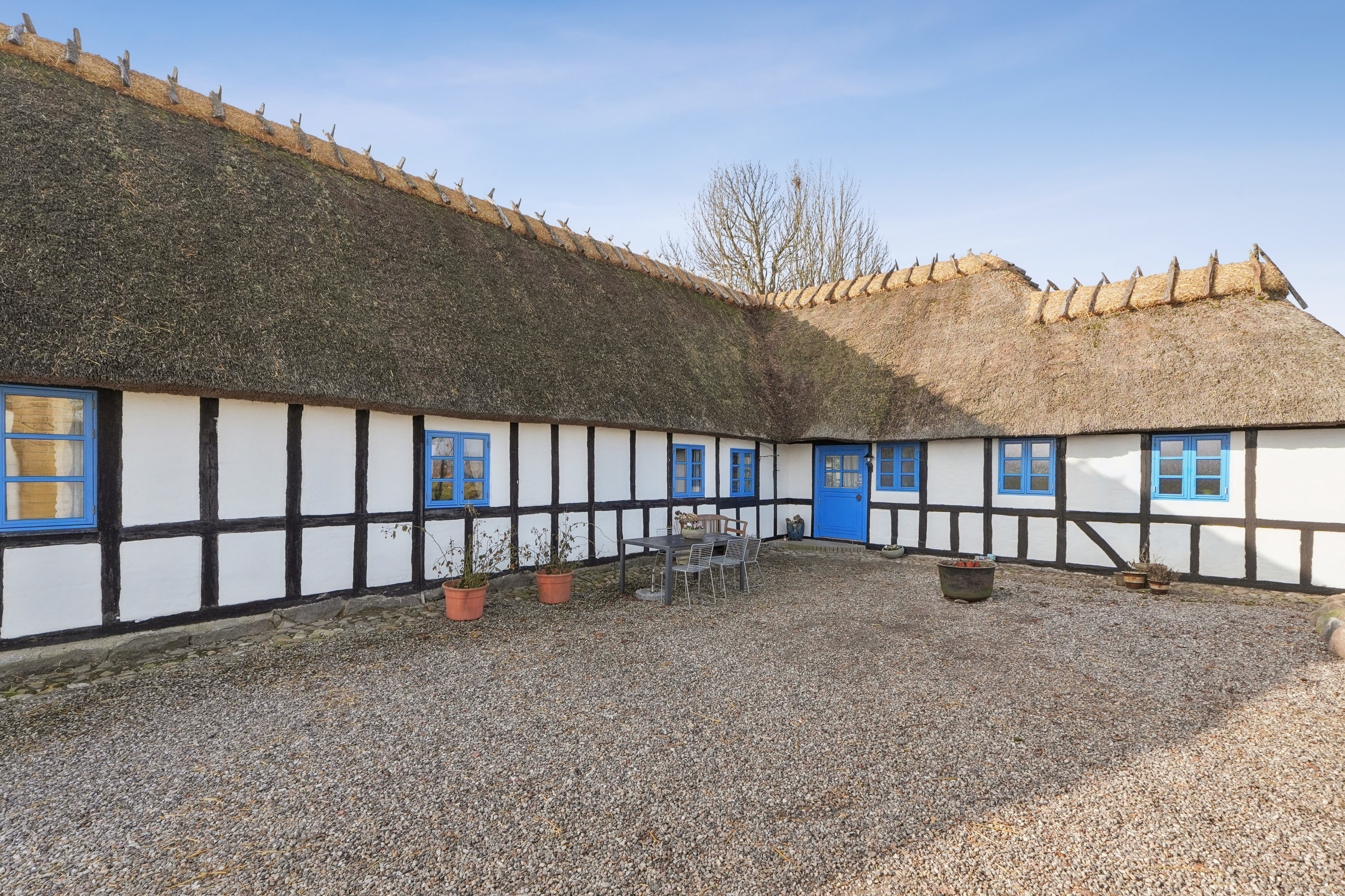 Fremhævet hyggekrog i gårdsplads billede i fuldskærmstilstand. Billede af Banevej 10, Farstrup, 5471 Søndersø